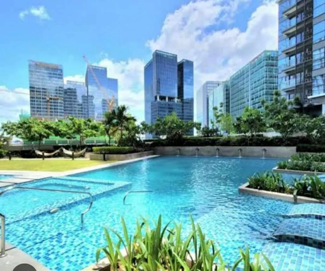Uptown Parksuites BGC
