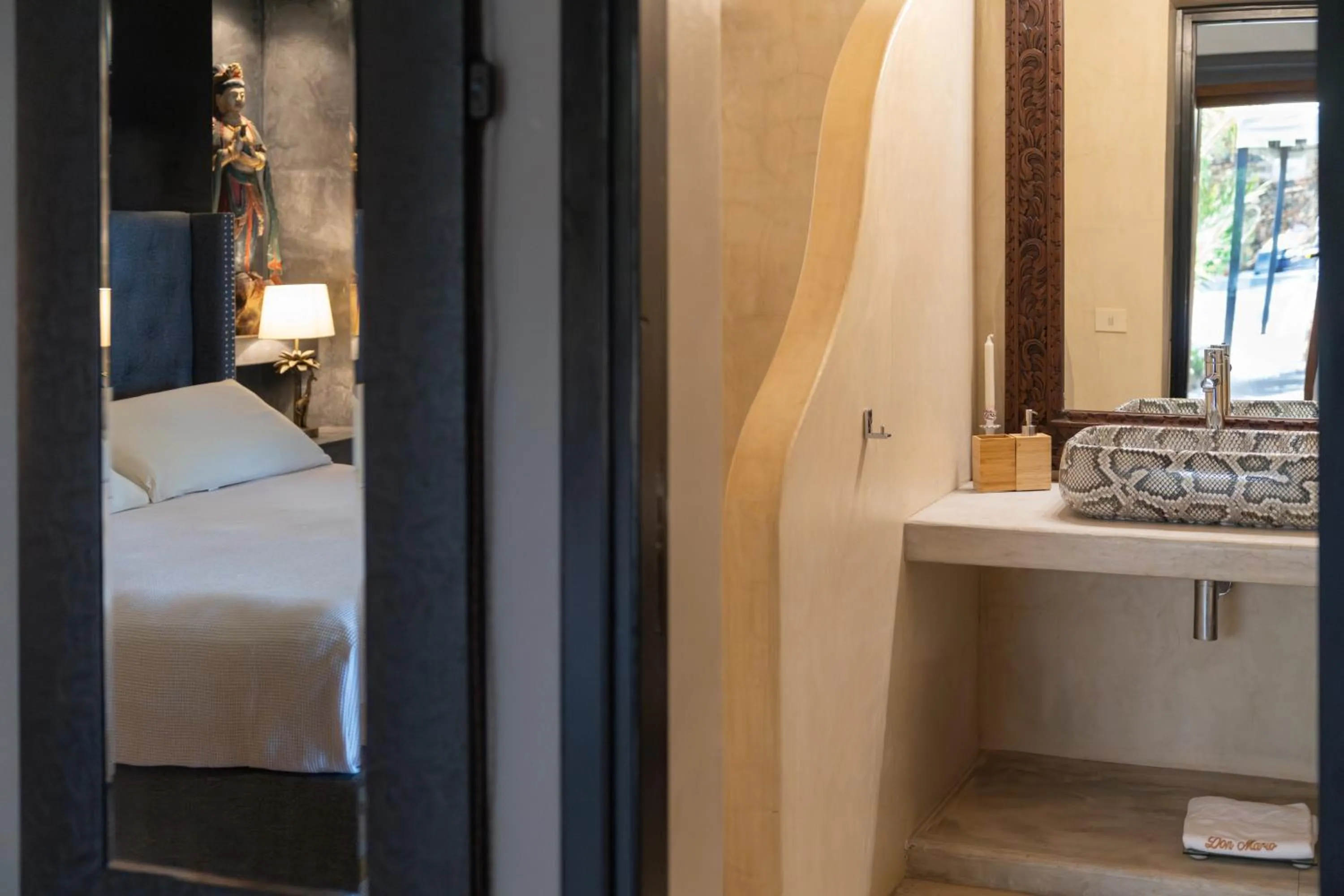 Shower, Bed in Don Mario B & B Five 5 Suites - adults only - no restaurant