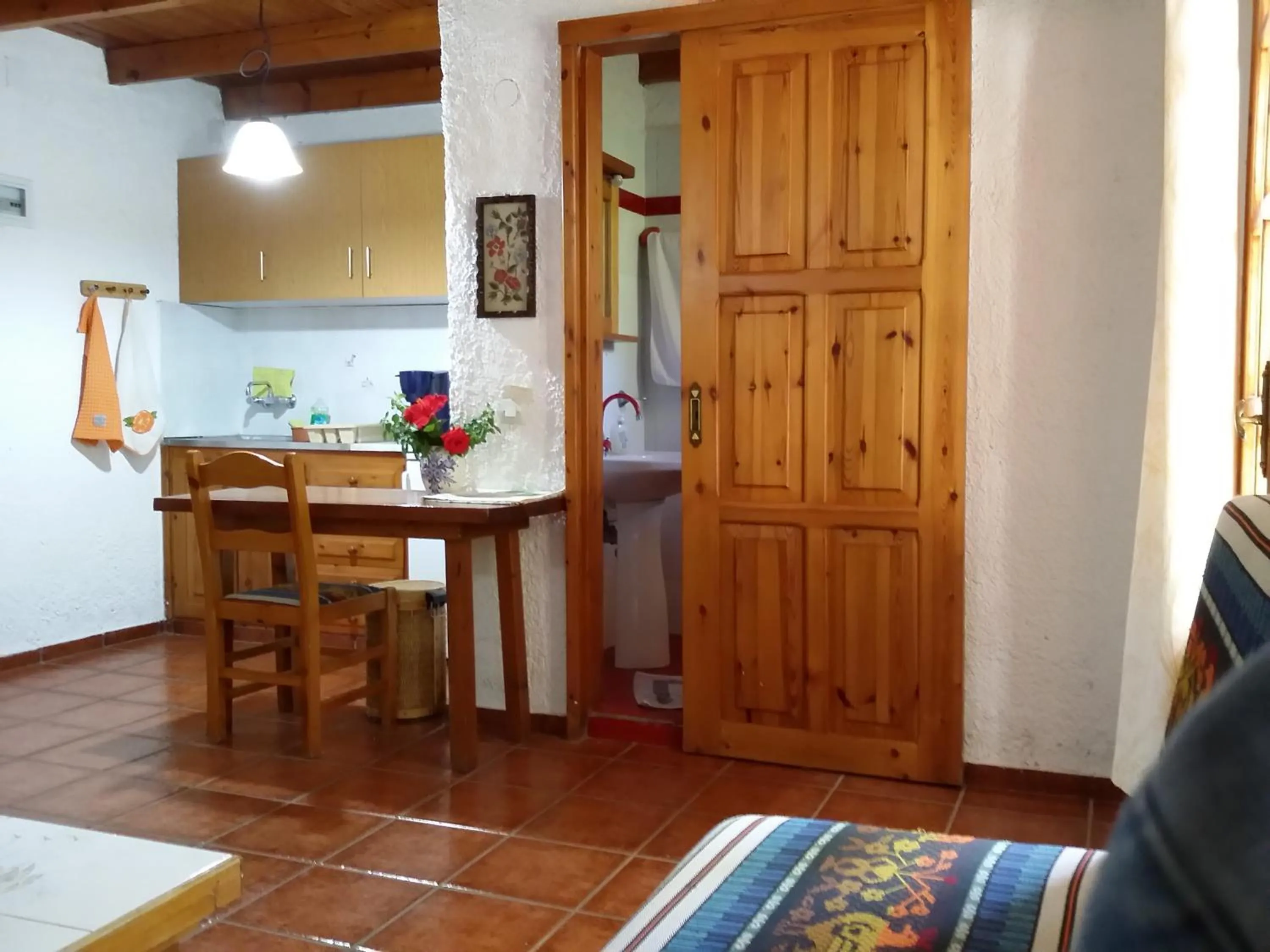 Kitchen or kitchenette in Olive tree Cottages