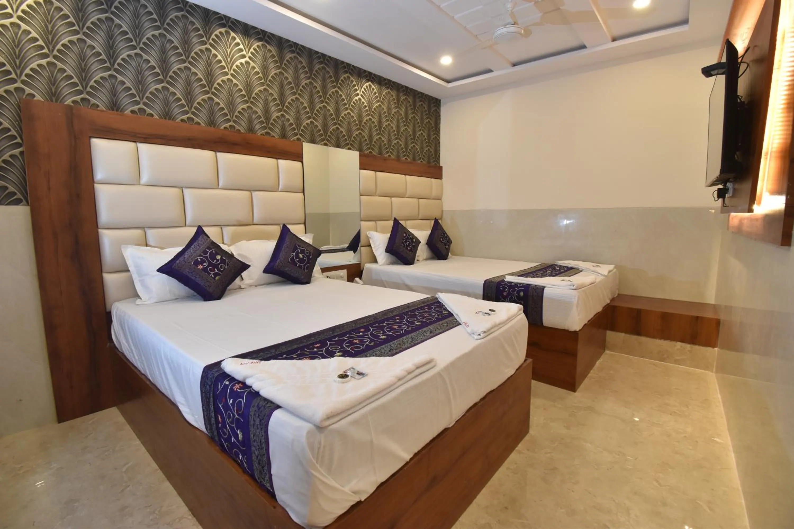 Bed in Hotel Dream Palace Residency - Near to US Embassy Bkc Mumbai