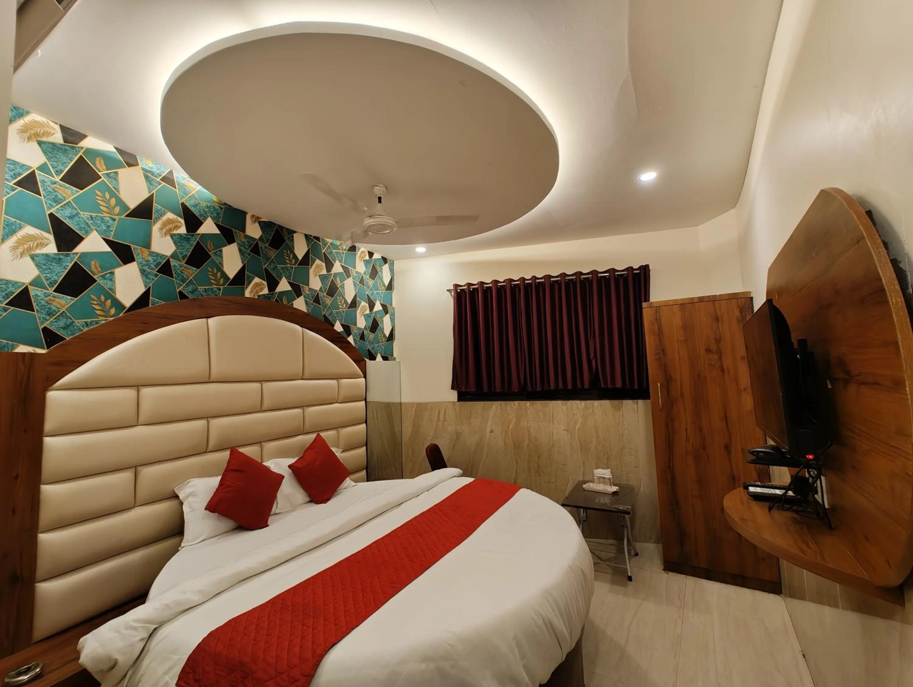 Bed in Hotel Dream Palace Residency - Near to US Embassy Bkc Mumbai