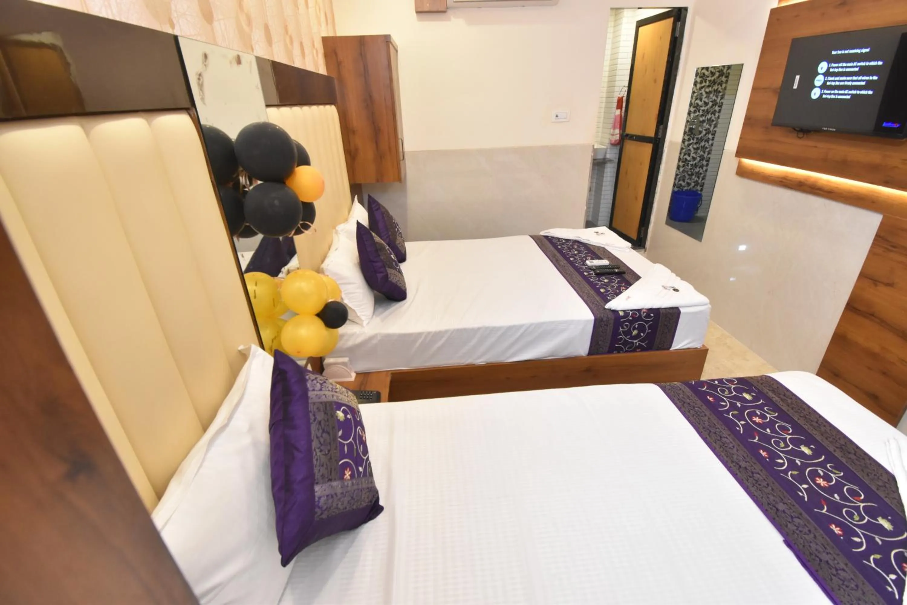 Photo of the whole room, Bed in Hotel Dream Palace Residency - Near to US Embassy Bkc Mumbai