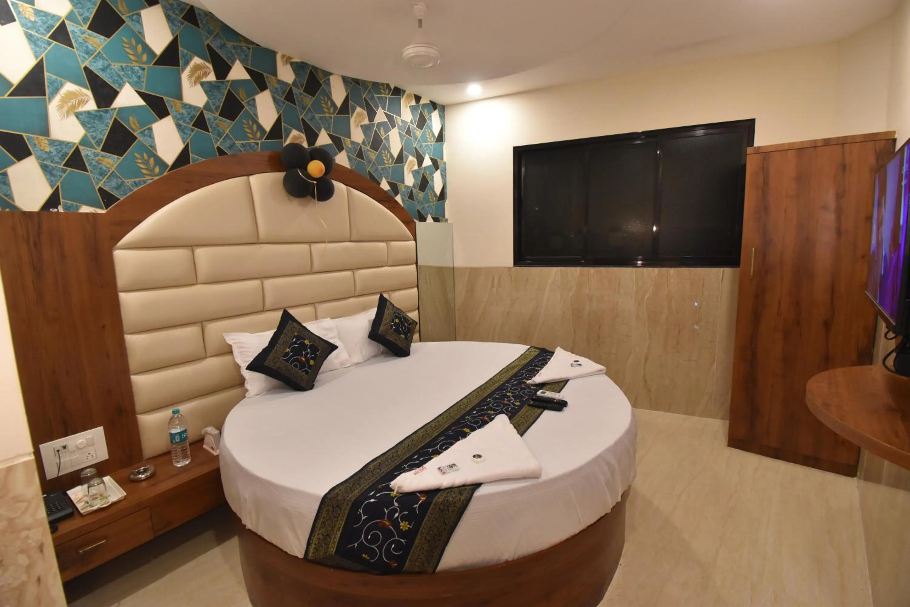 Bed in Hotel Dream Palace Residency - Near to US Embassy Bkc Mumbai