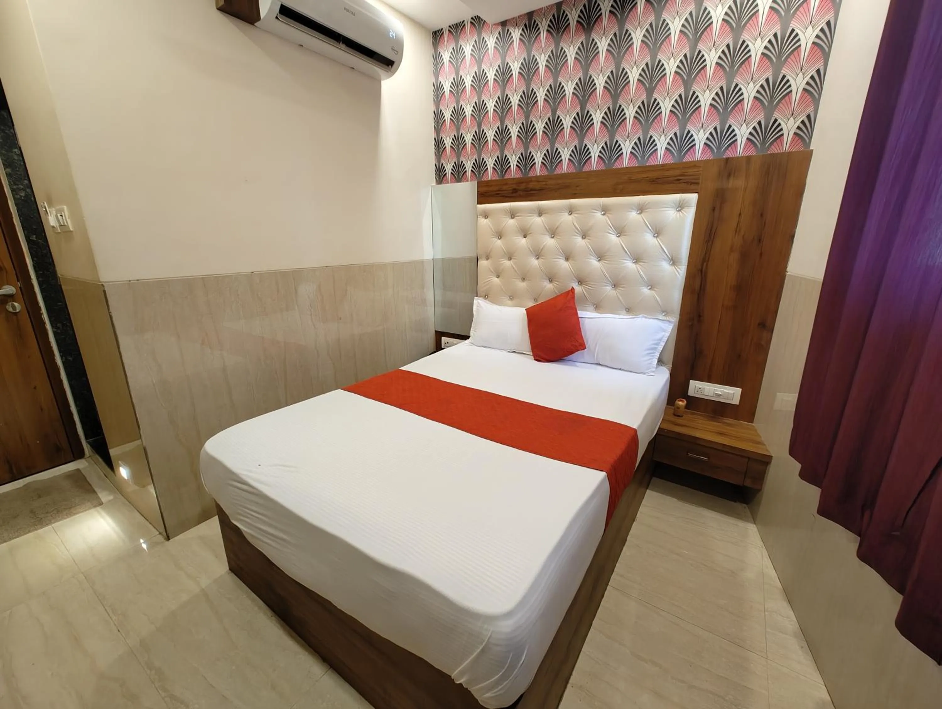 Bed in Hotel Dream Palace Residency - Near to US Embassy Bkc Mumbai