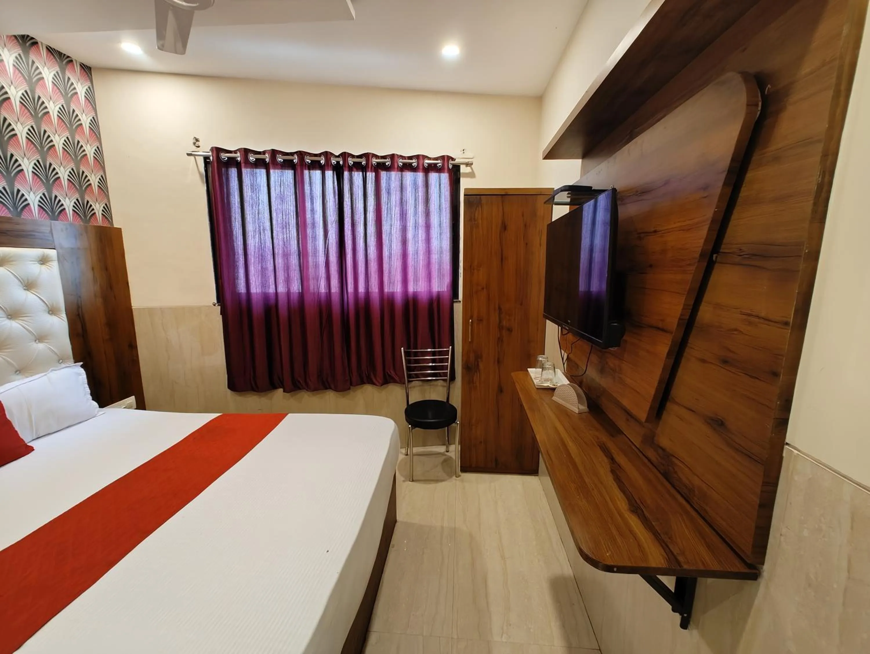 View (from property/room), Bed in Hotel Dream Palace Residency - Near to US Embassy Bkc Mumbai