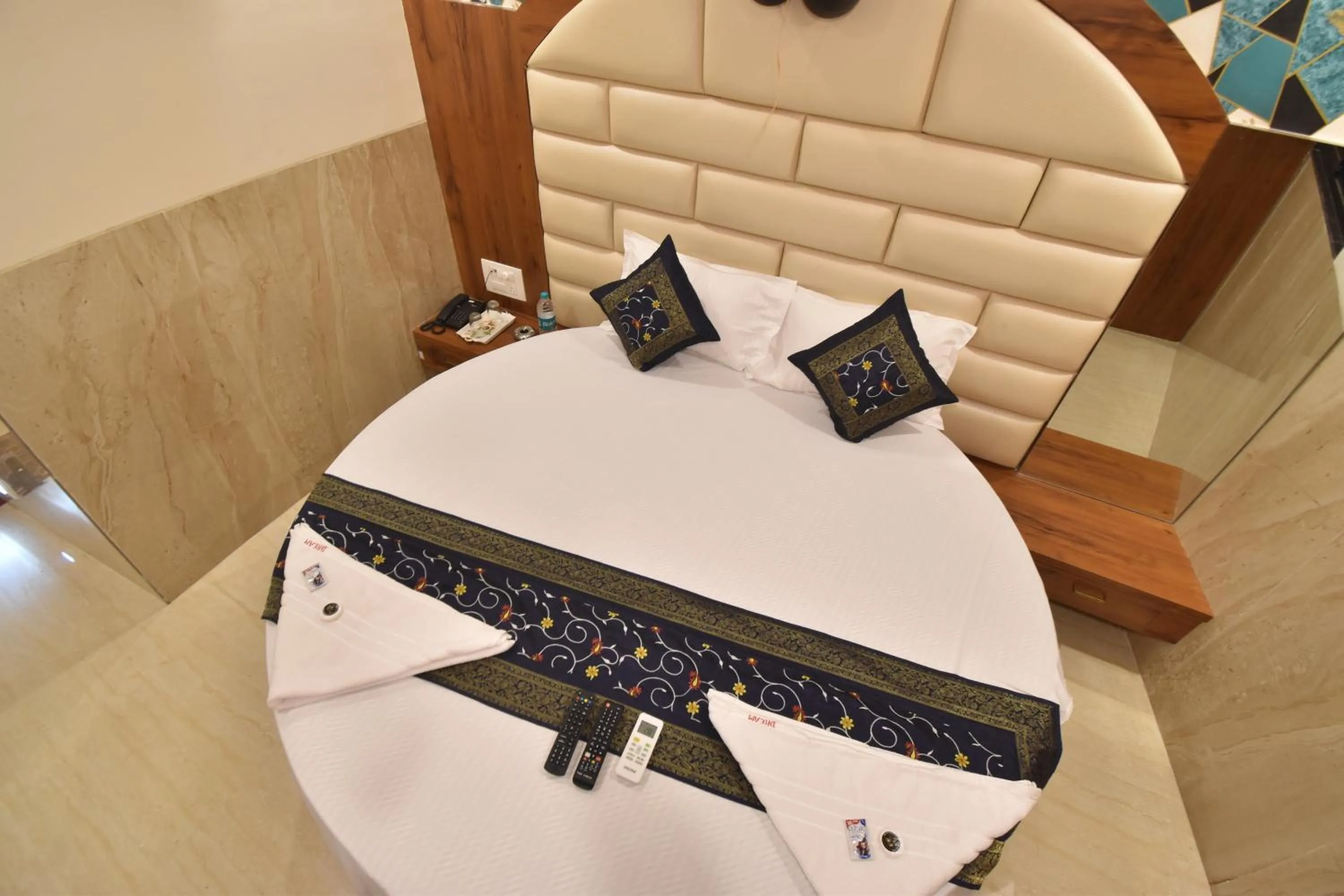 Bed in Hotel Dream Palace Residency - Near to US Embassy Bkc Mumbai