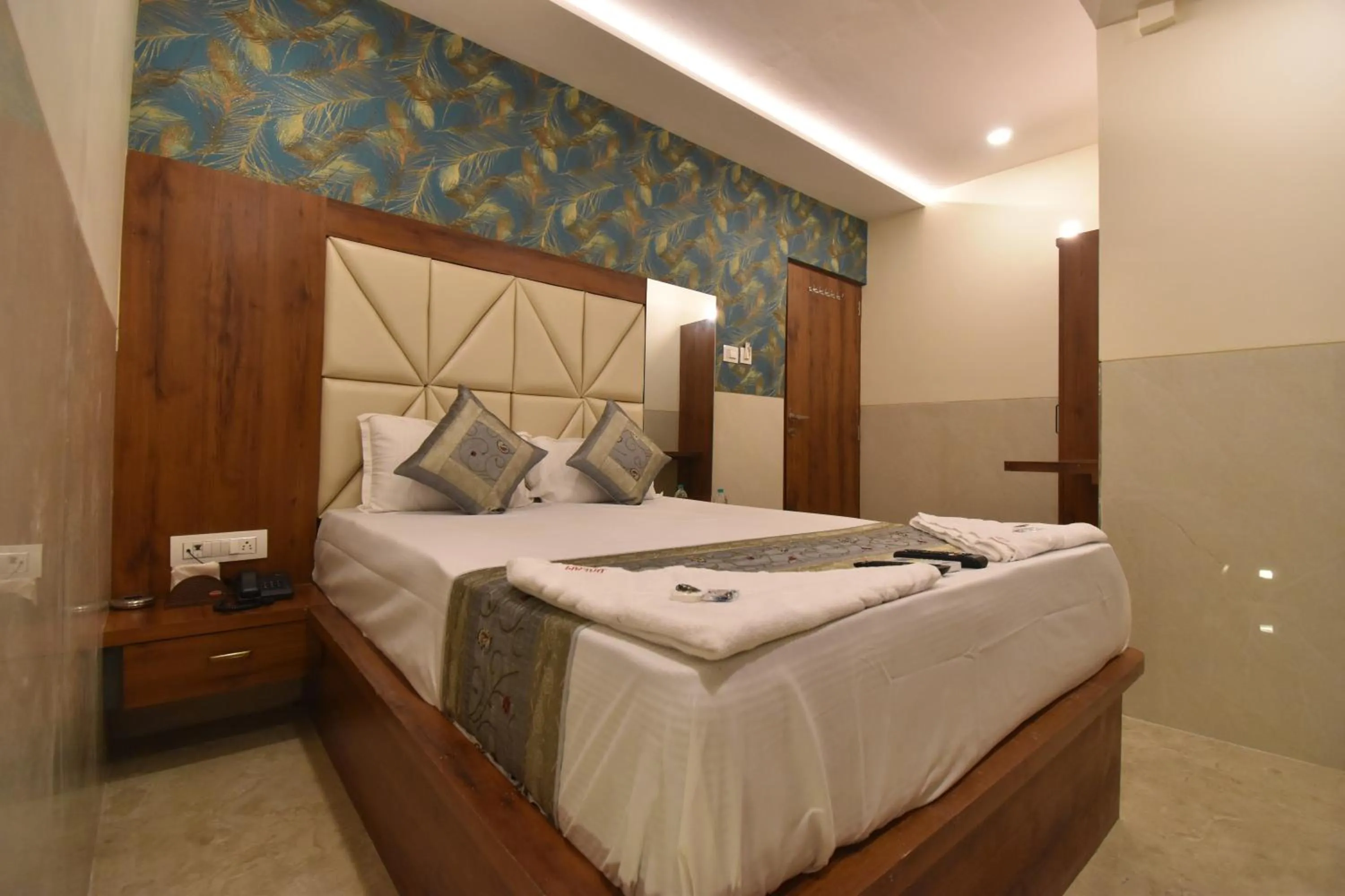 Photo of the whole room, Bed in Hotel Dream Palace Residency - Near to US Embassy Bkc Mumbai