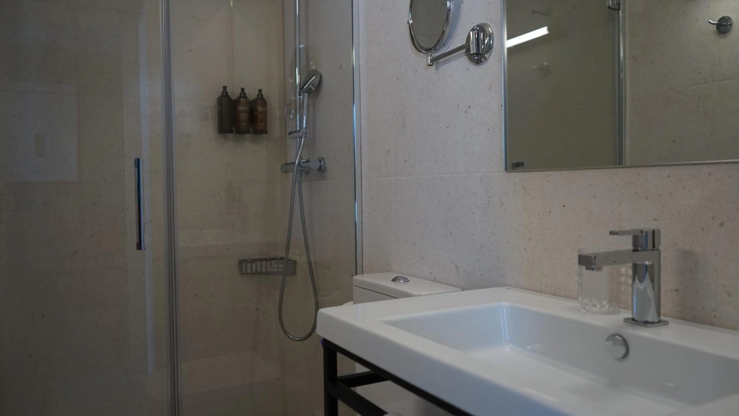 Shower in Be Mate Trafalgar