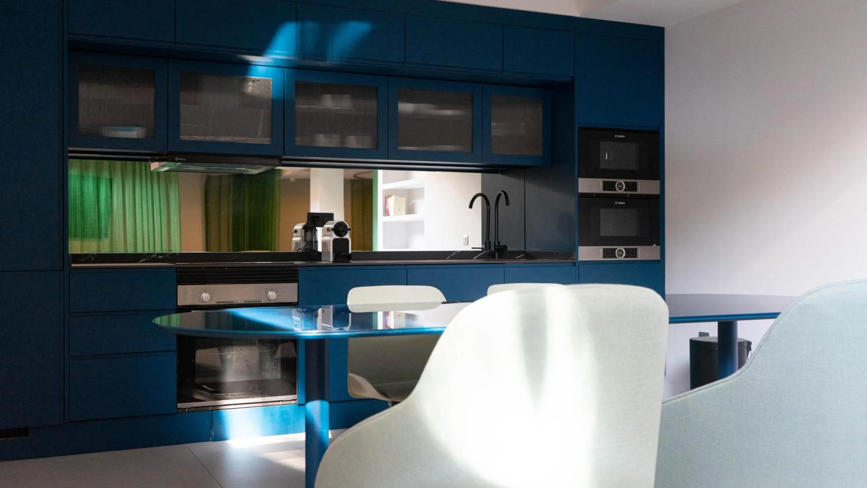 Communal kitchen in Be Mate Trafalgar