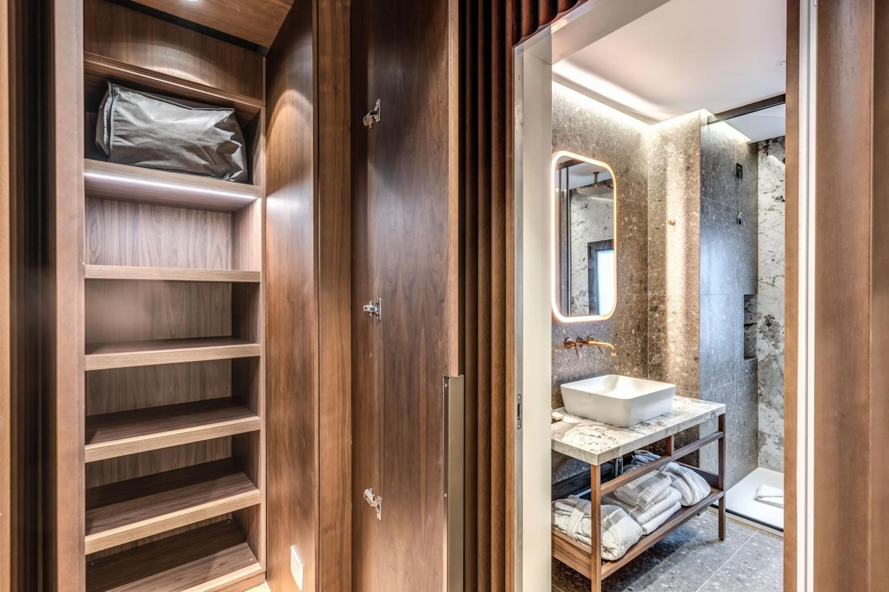 Photo of the whole room, Bed in THE STEPS Hotel - by Eitch Collection