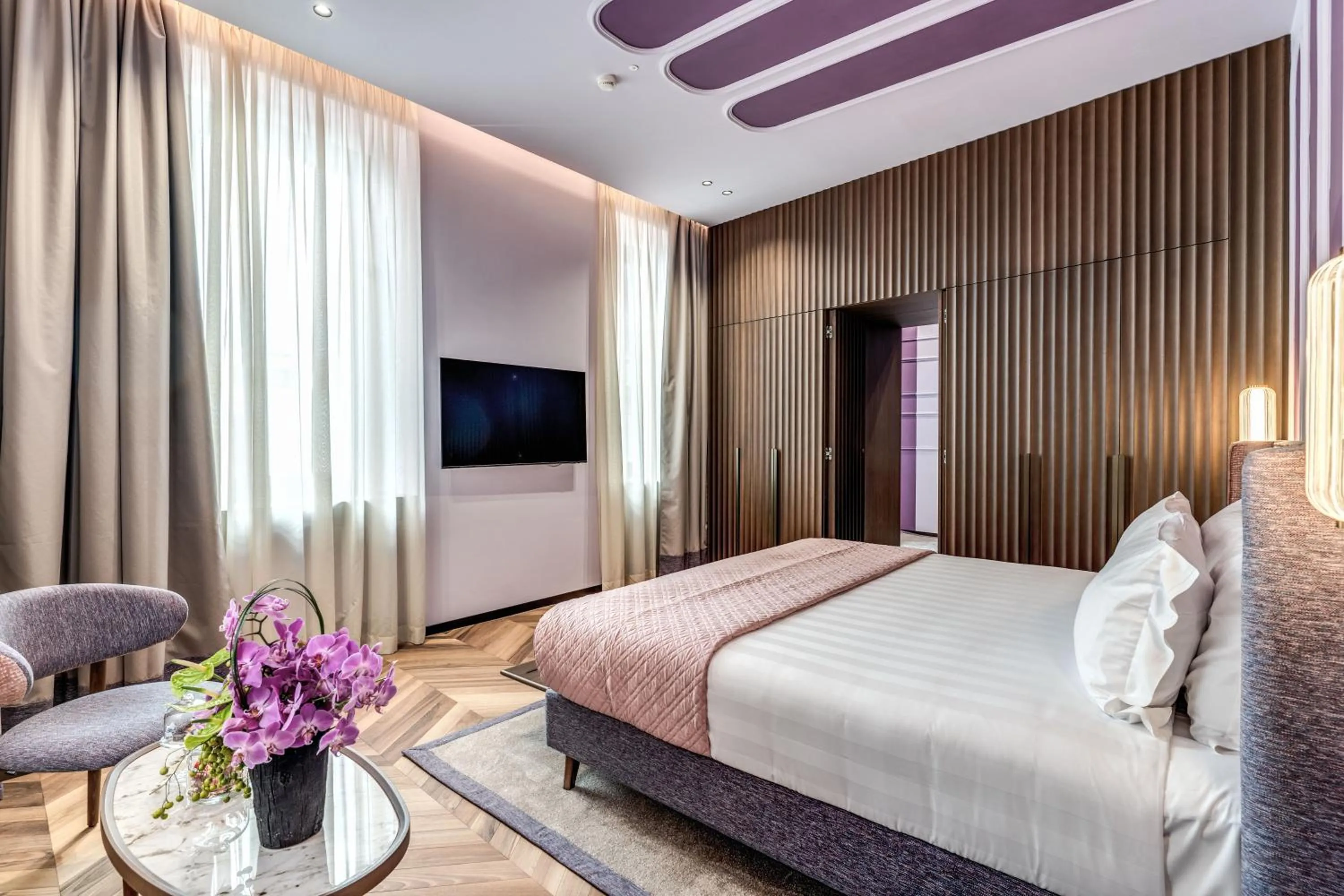 Photo of the whole room, Bed in THE STEPS Hotel - by Eitch Collection