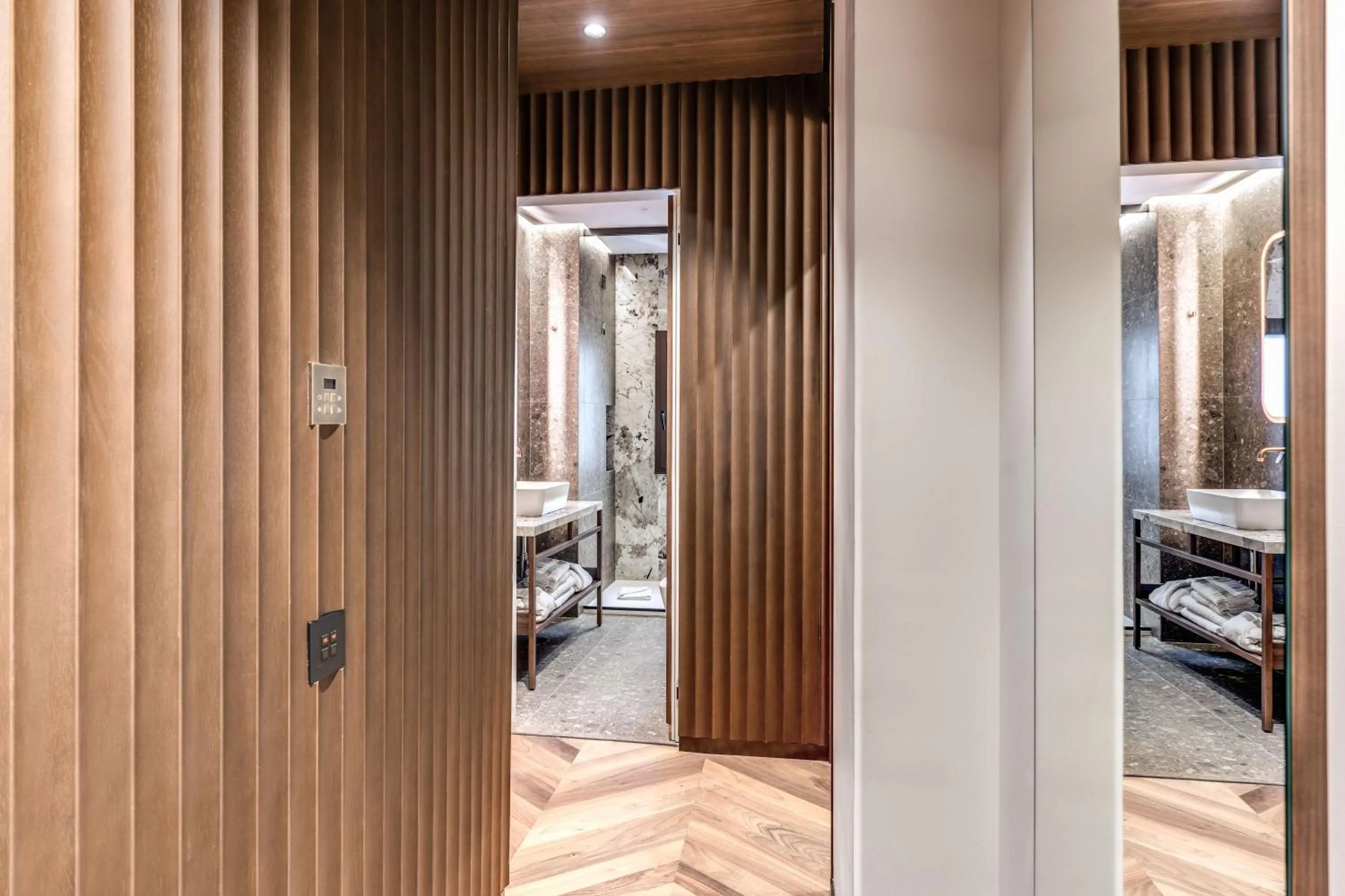 Photo of the whole room in THE STEPS Hotel - by Eitch Collection