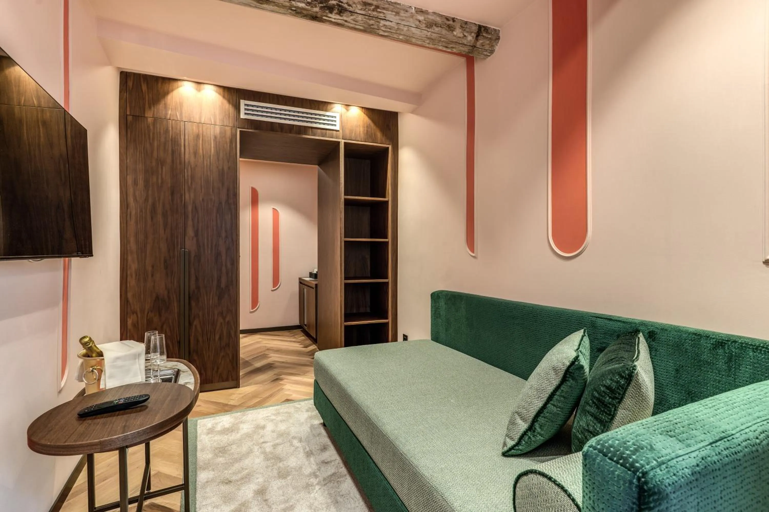 Photo of the whole room in THE STEPS Hotel - by Eitch Collection