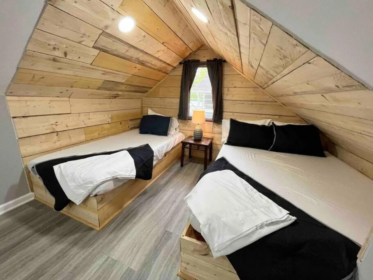 Bedroom, Bed in Wally's Cottage