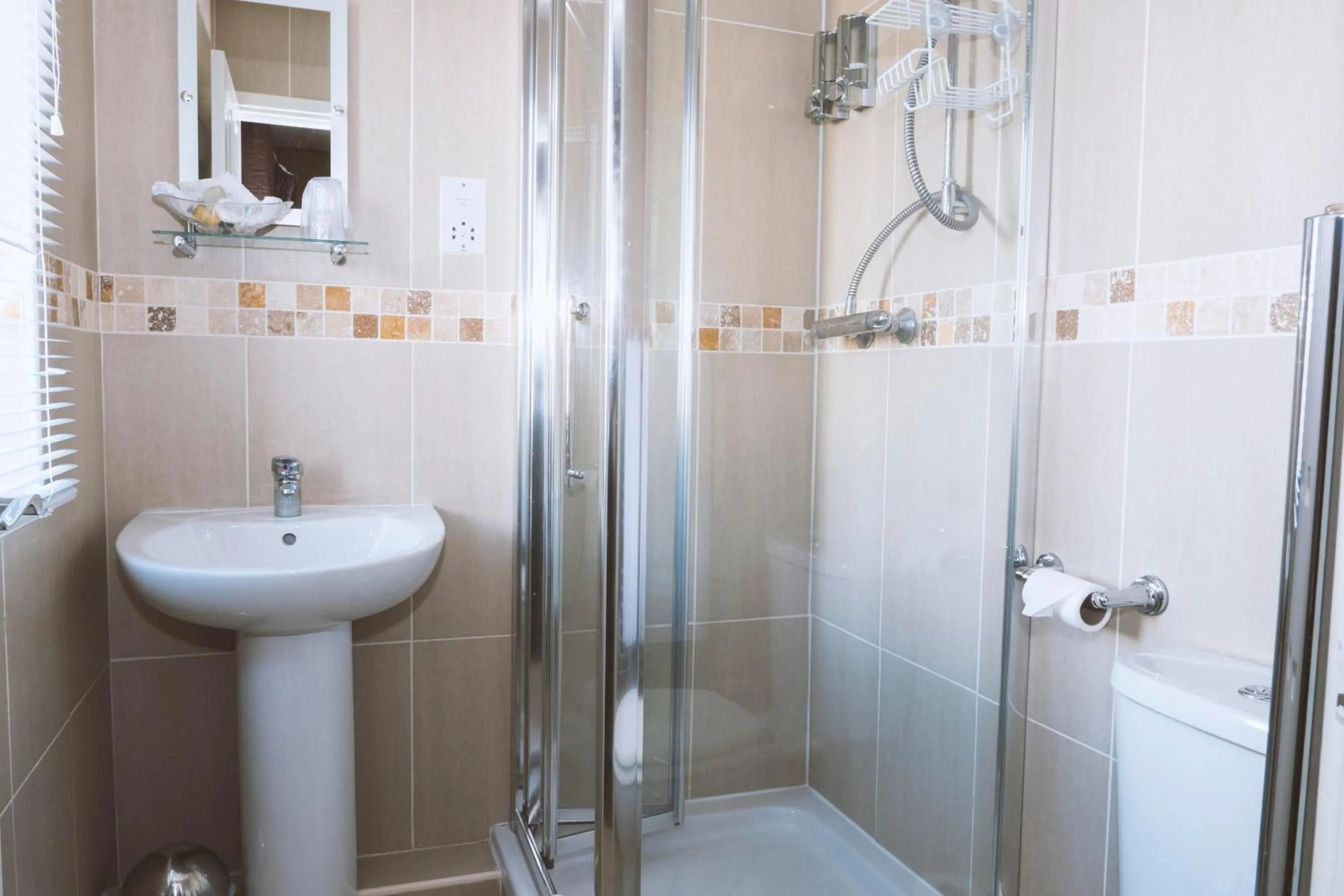 Bathroom in Trivelles Park Hotel