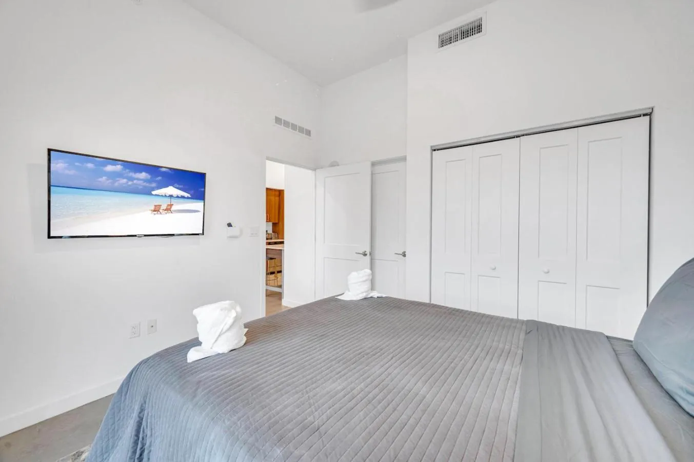 Bed in Modern Unit in Downtown Miami With Free Parking