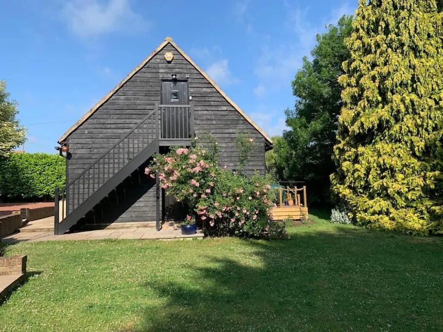 Property building in Attractive 2 storey, 2 bedroom barn in Long Melford