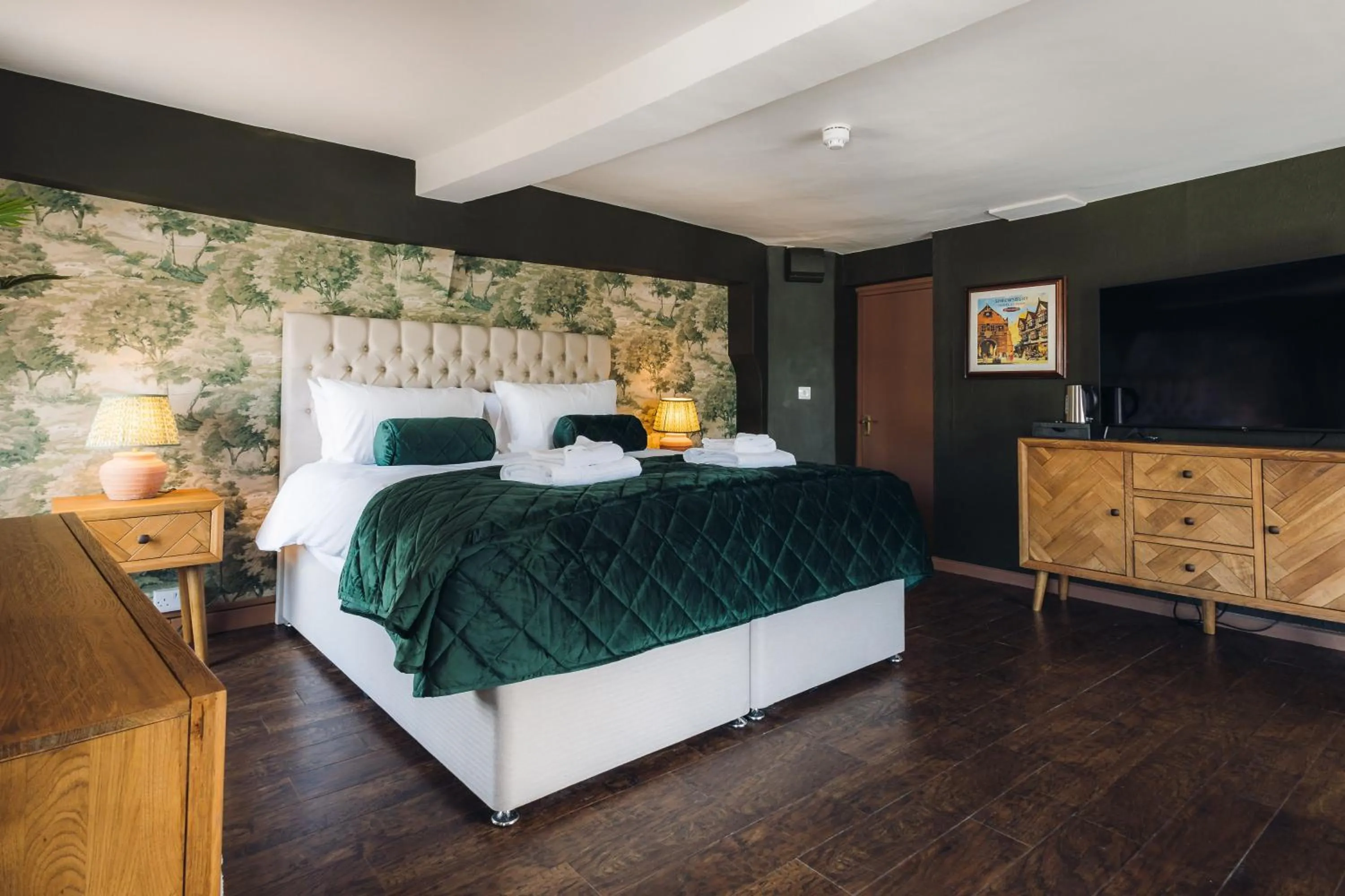 Bedroom, Bed in Gaskell Arms