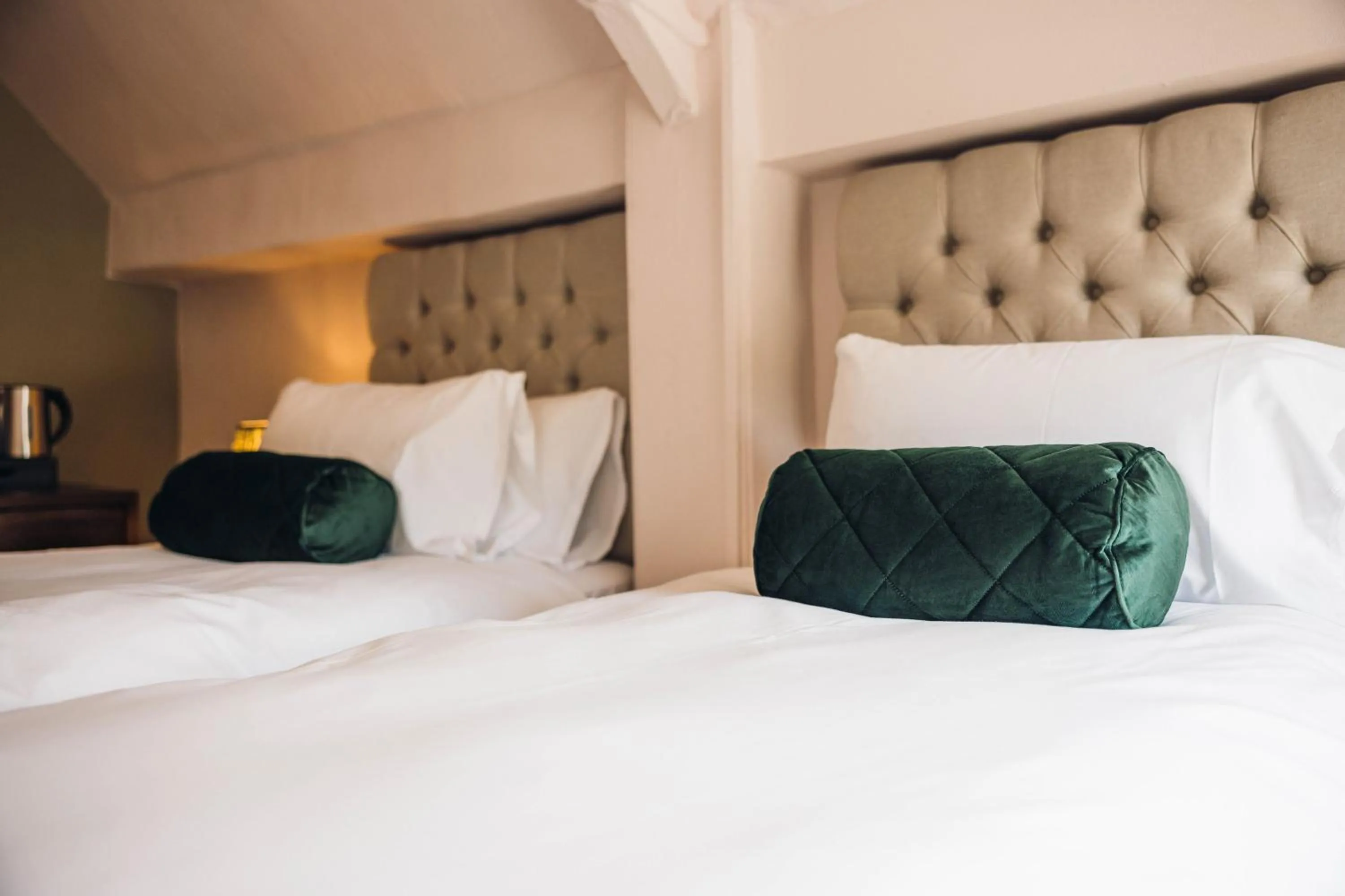 Bedroom, Bed in Gaskell Arms