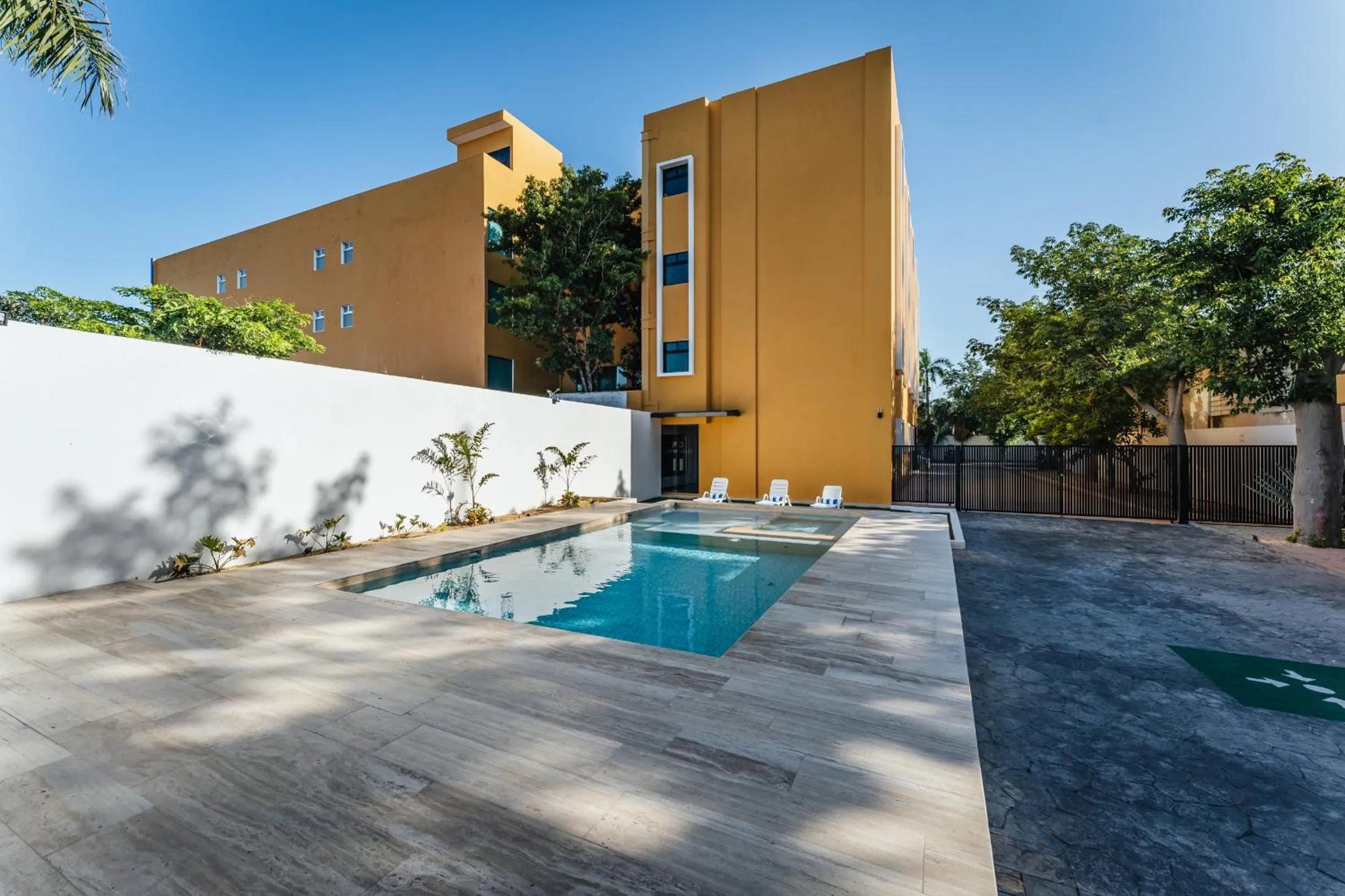 Swimming pool in Hotel MID Project