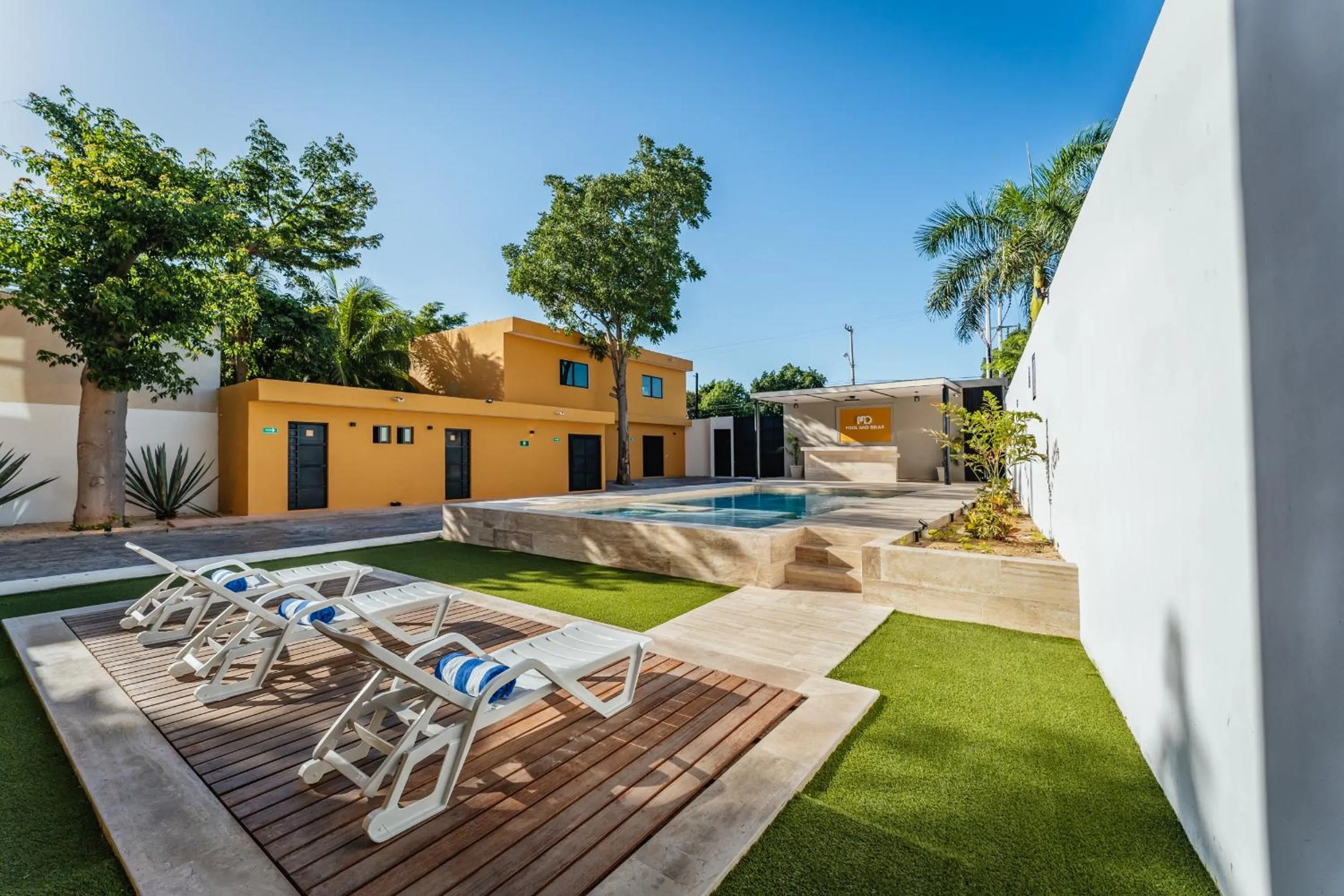 Swimming pool in Hotel MID Project