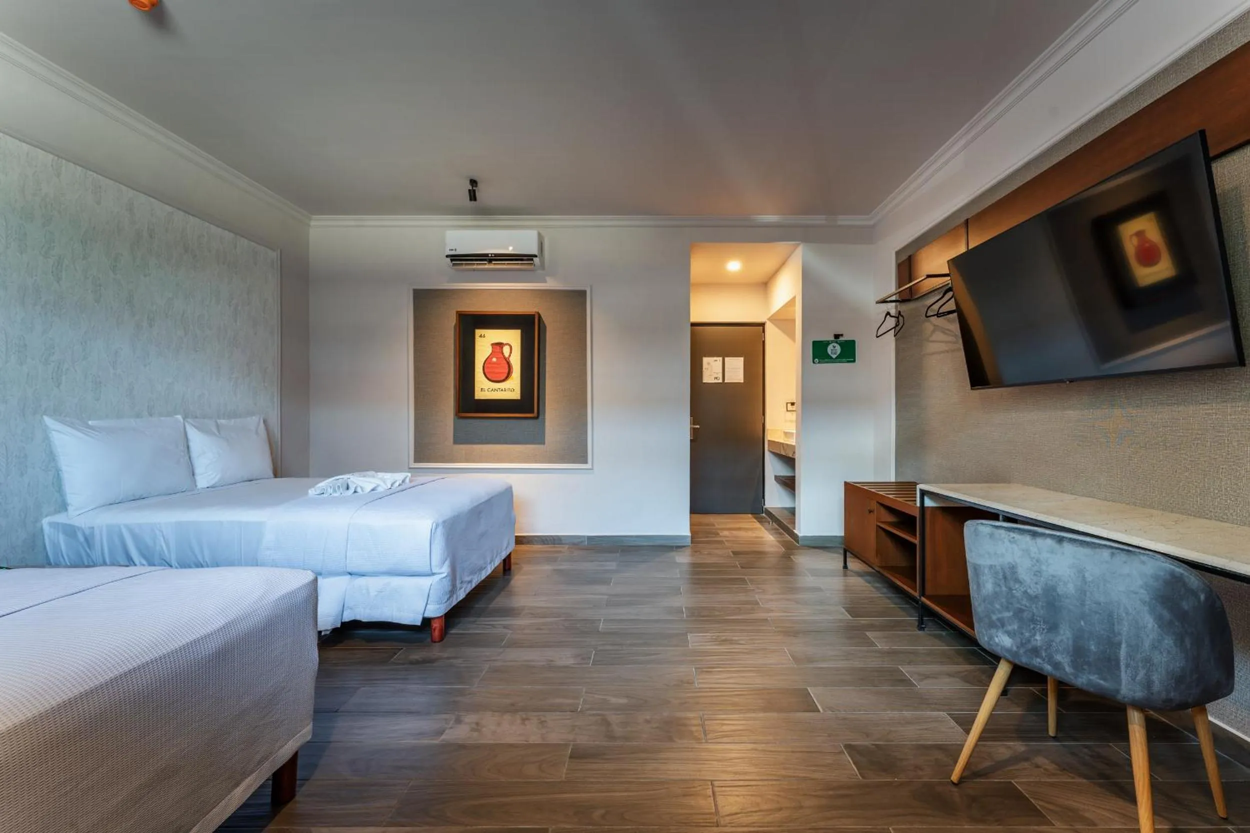 Photo of the whole room, Bed in Hotel MID Project