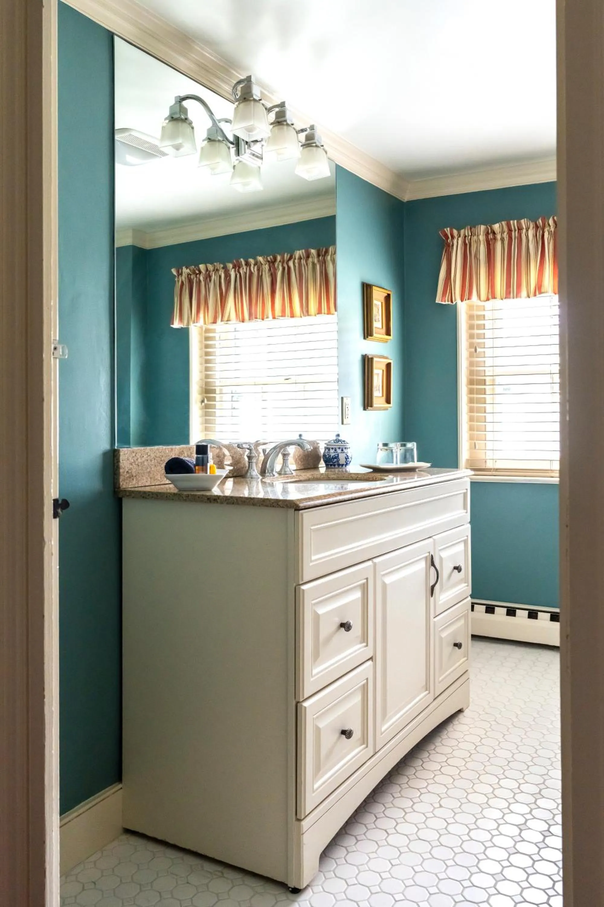 Bathroom in Francis Malbone House