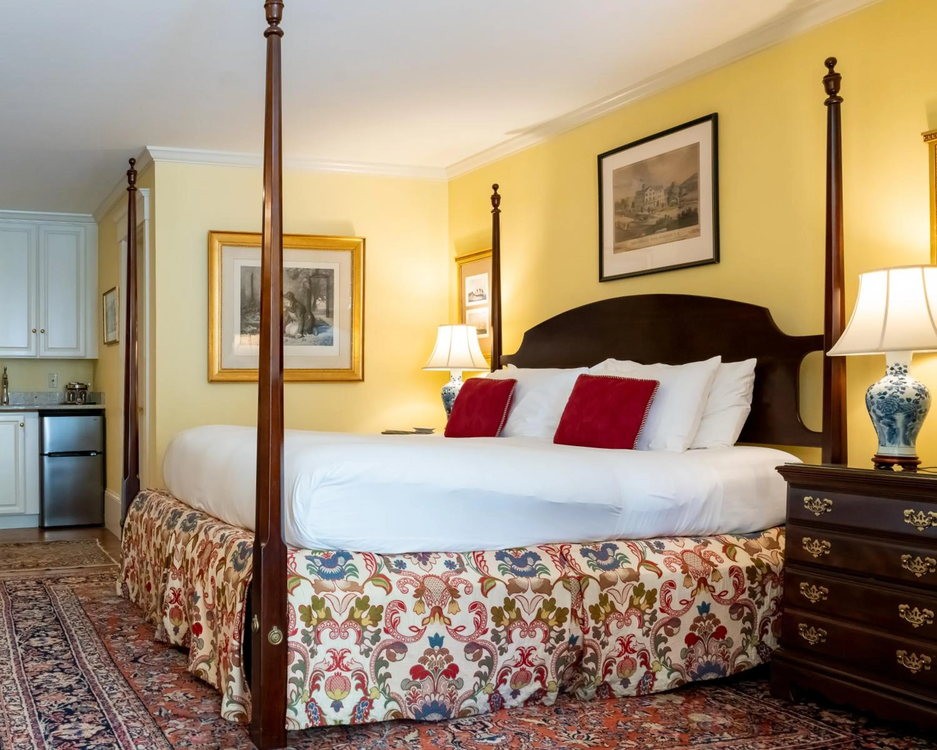 Kitchen or kitchenette, Bed in Francis Malbone House