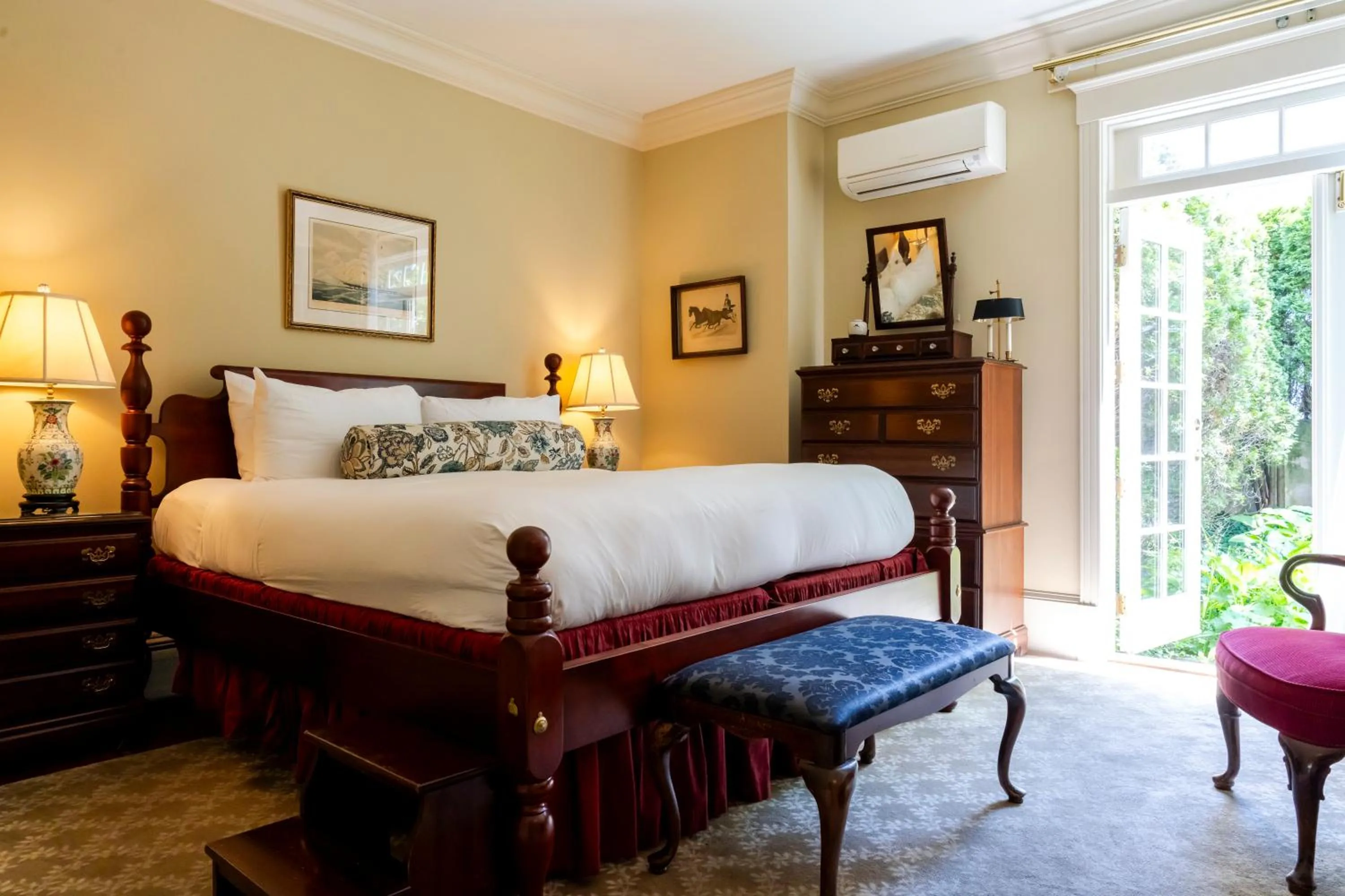 Patio, Bed in Francis Malbone House