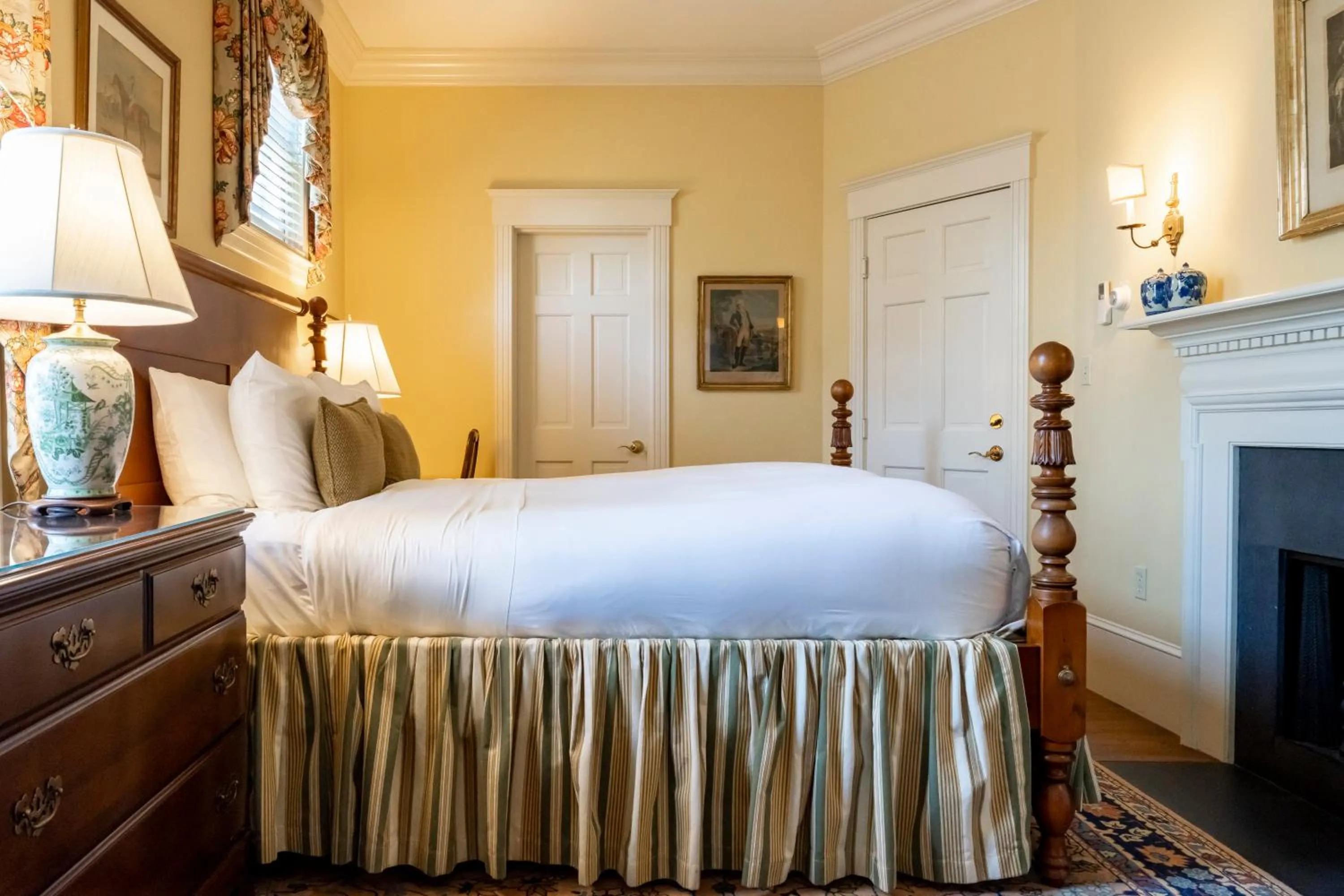 Bedroom, Bed in Francis Malbone House