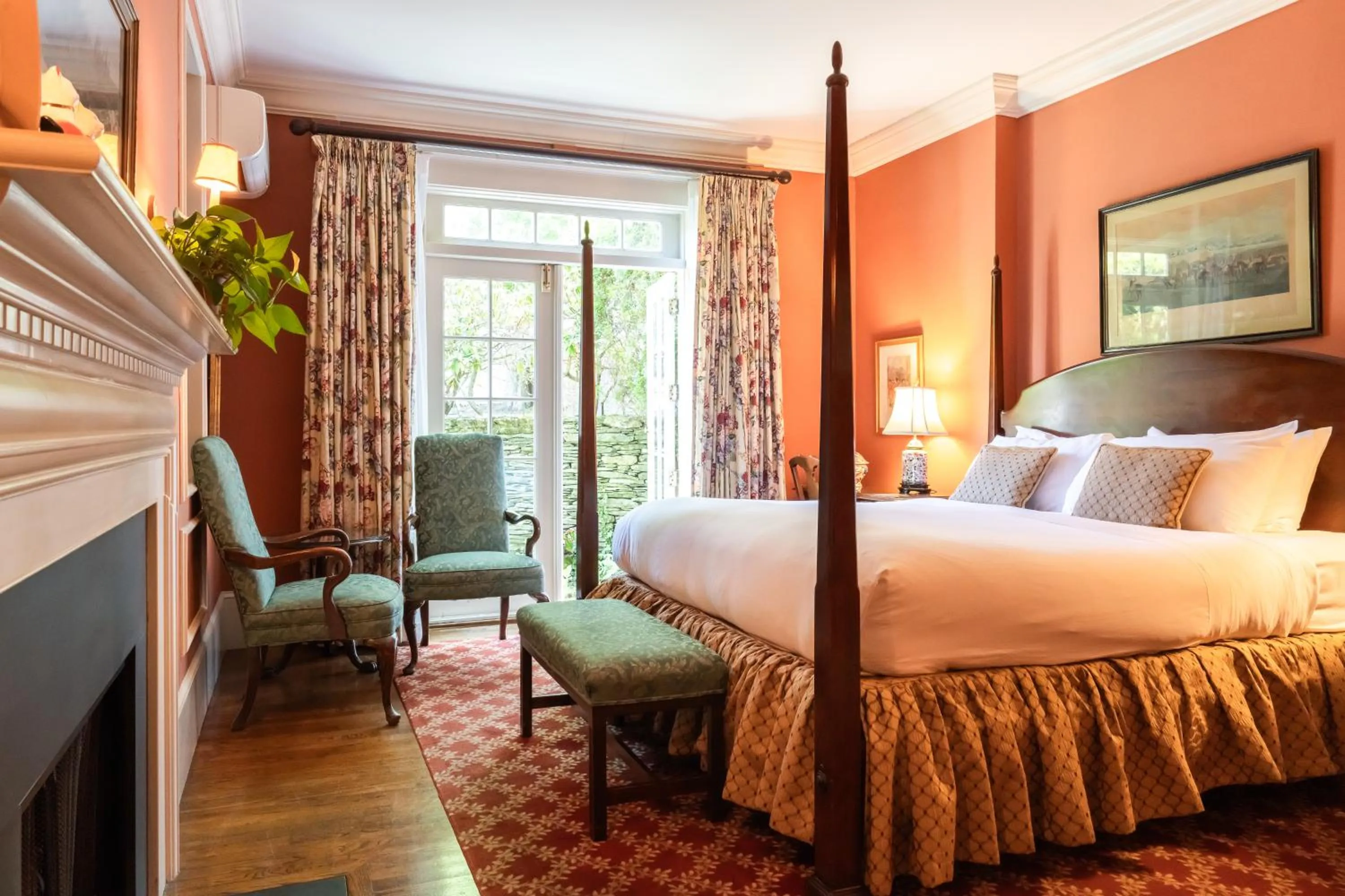 Patio, Bed in Francis Malbone House