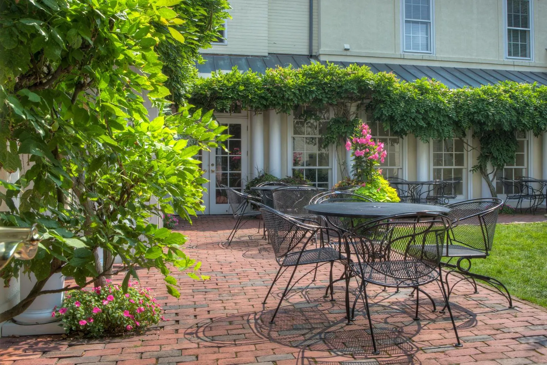 Garden view in Francis Malbone House