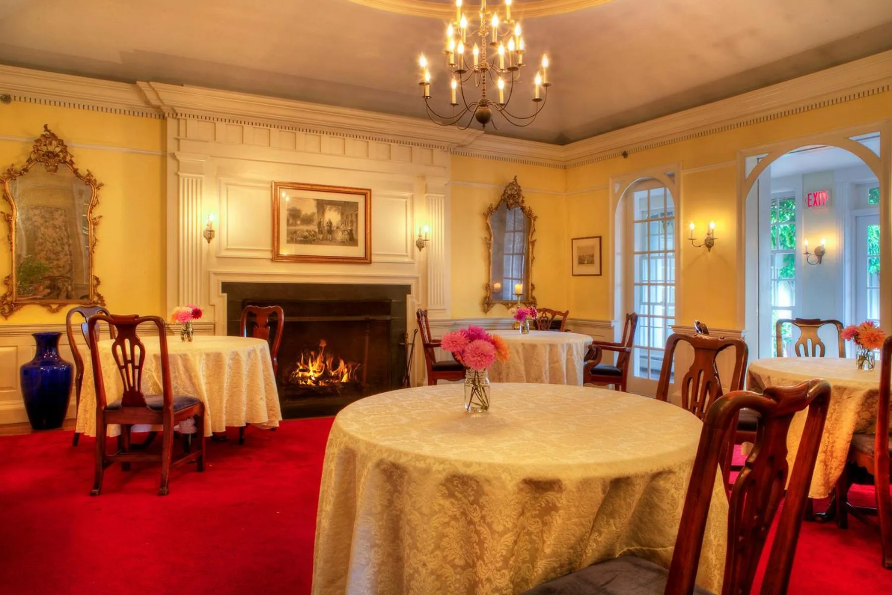 Dining area in Francis Malbone House