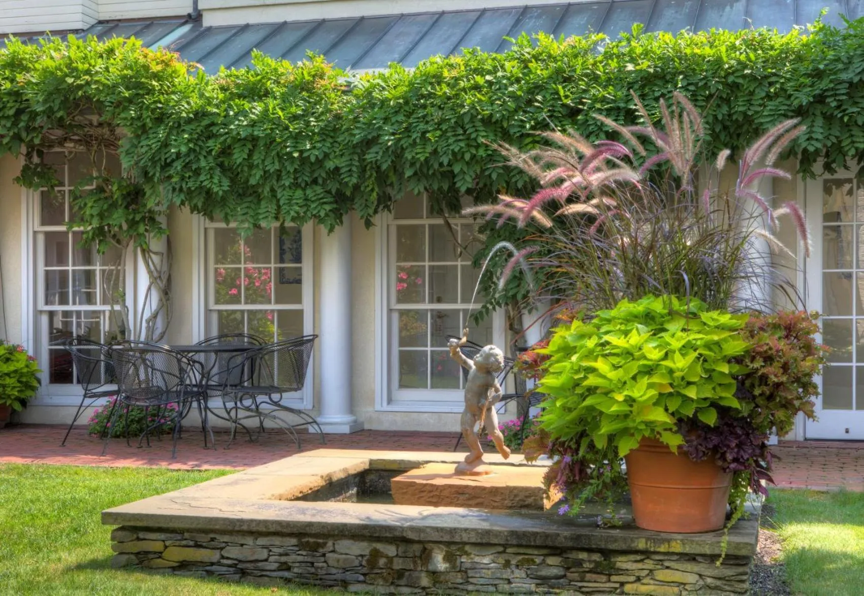 Property building in Francis Malbone House