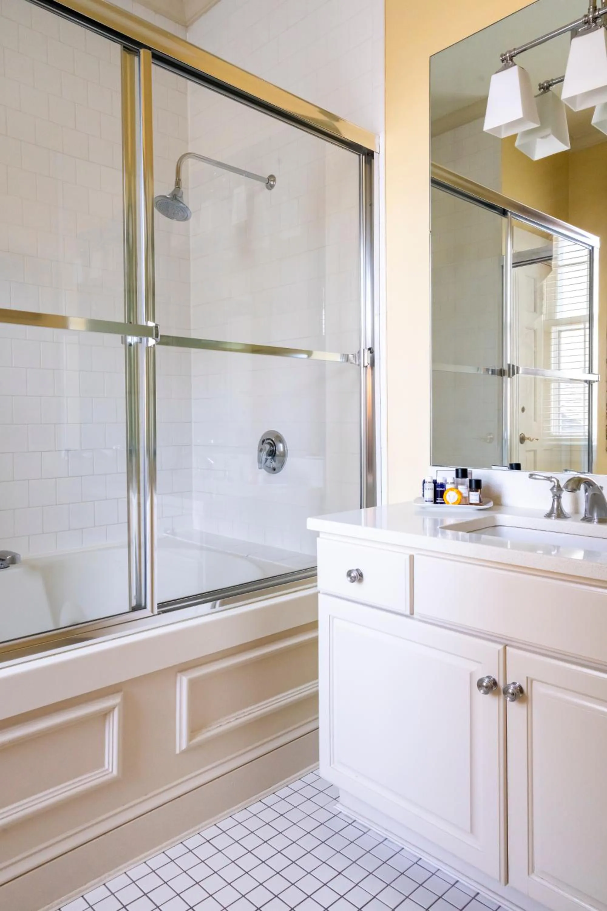 Bathroom in Francis Malbone House