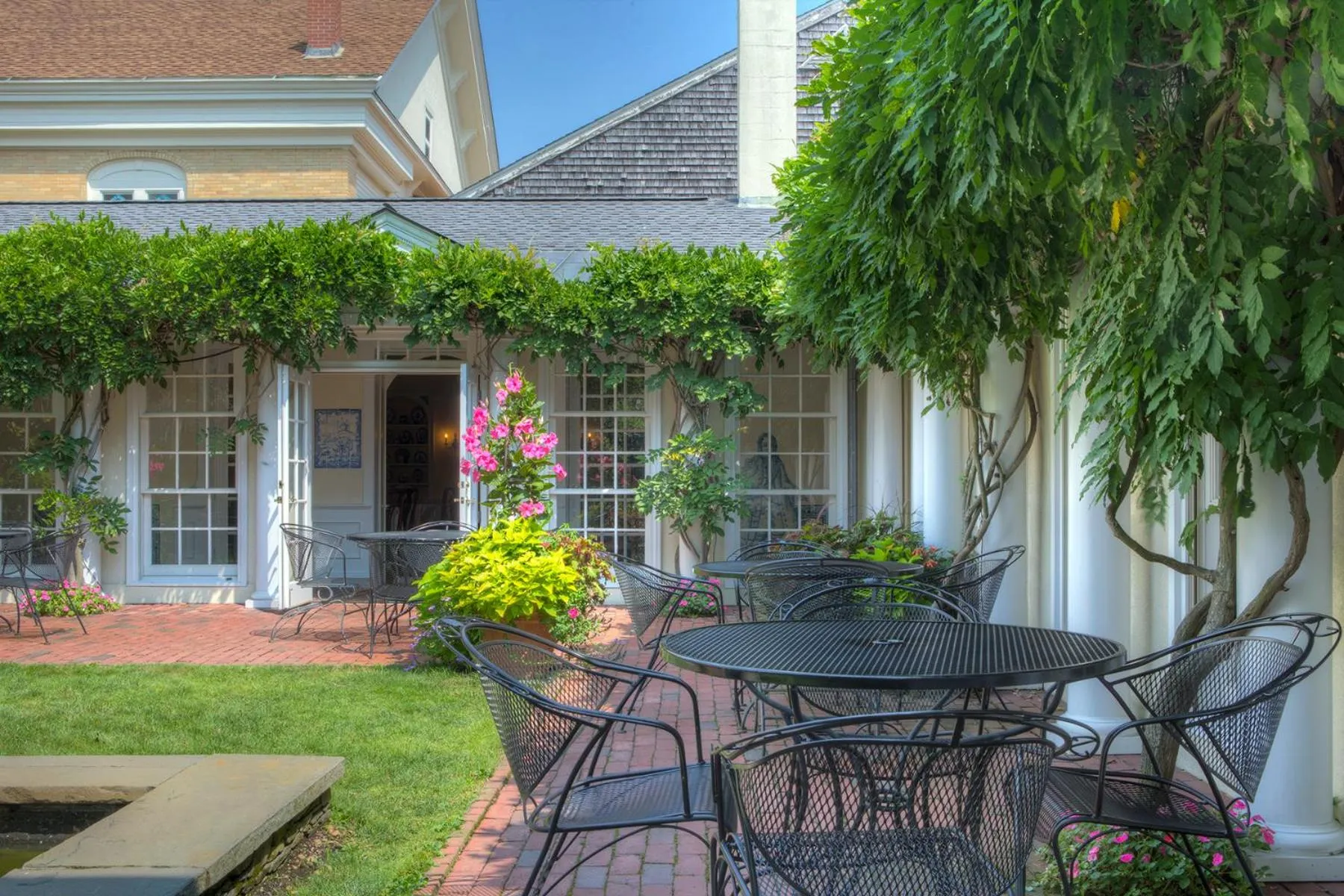 Garden in Francis Malbone House