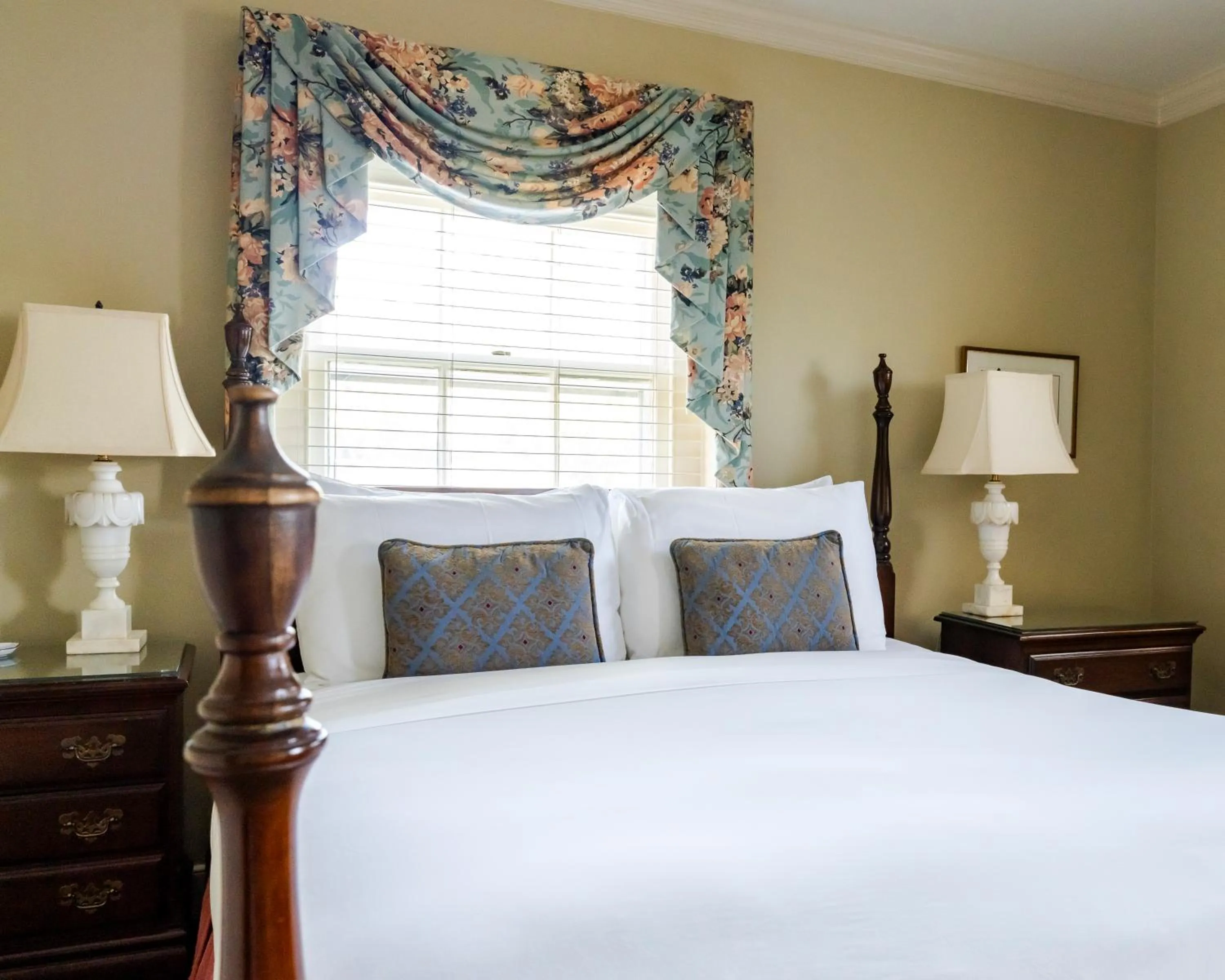 Bedroom, Bed in Francis Malbone House