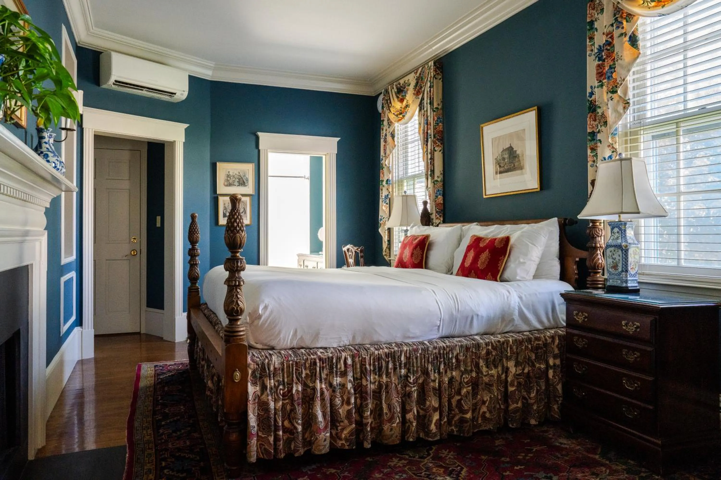 Bedroom, Bed in Francis Malbone House