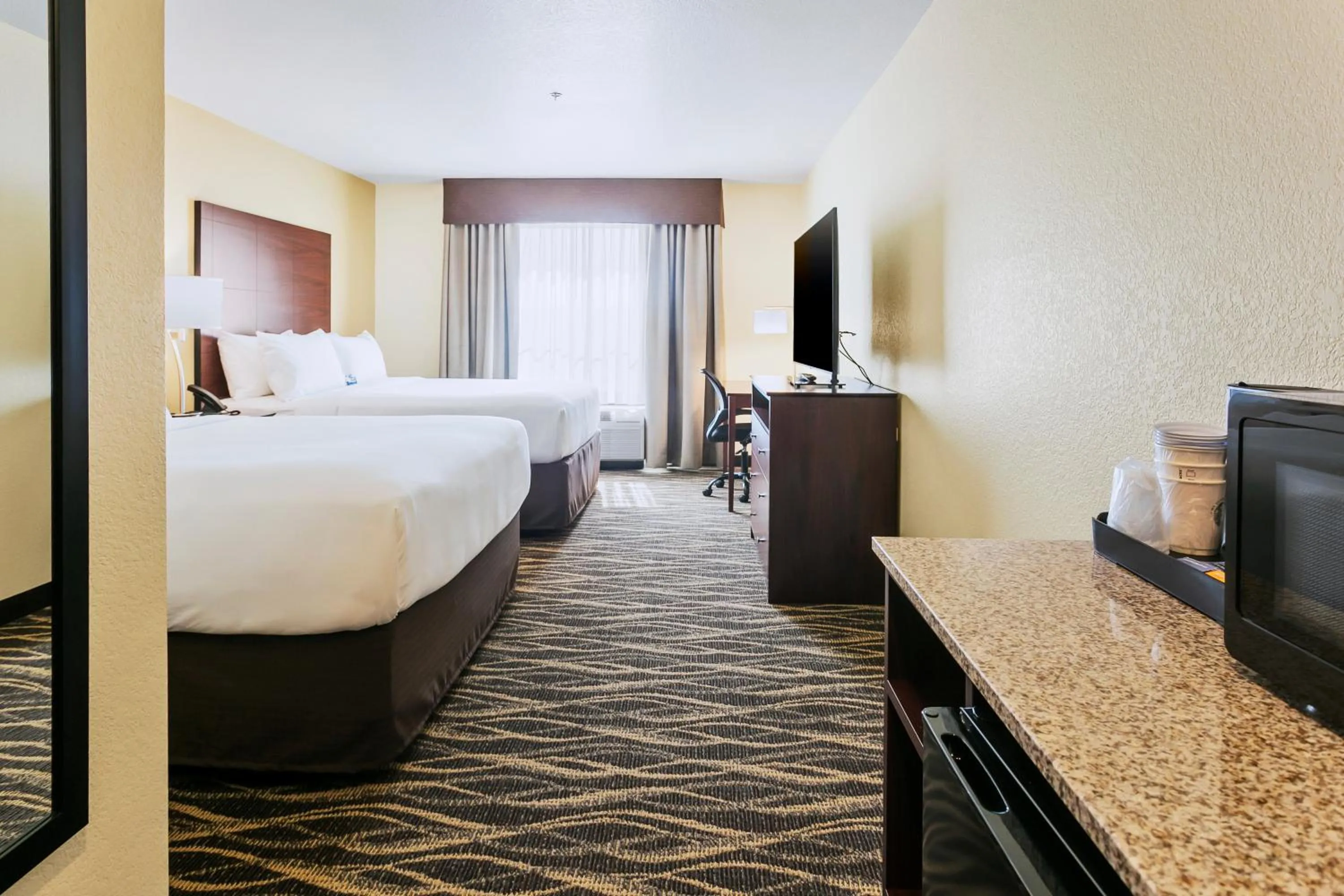 Bed in Cobblestone Hotel & Suites - Wickenburg