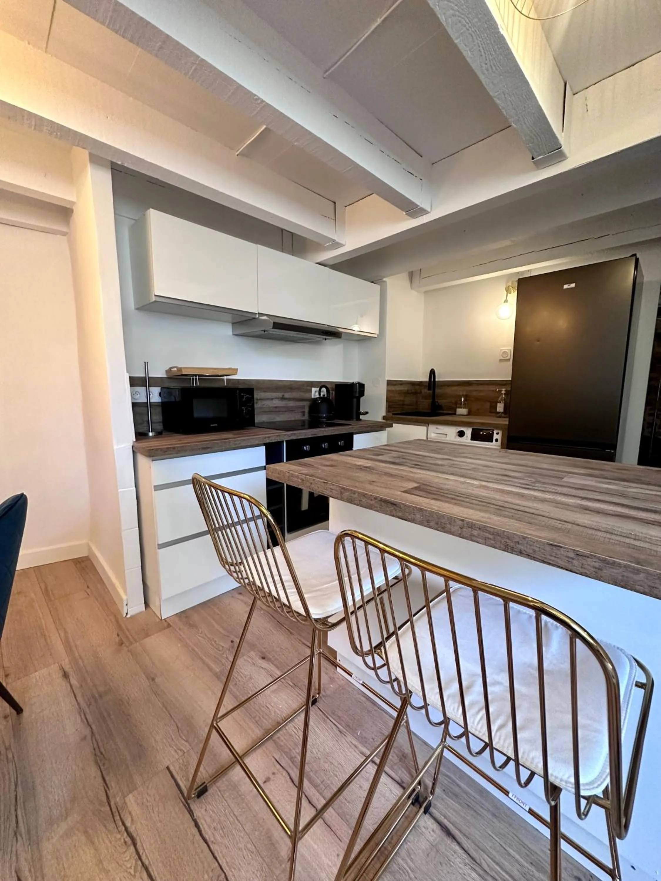 Kitchen or kitchenette in Duplex à 2 min des arènes et de la maison carrée