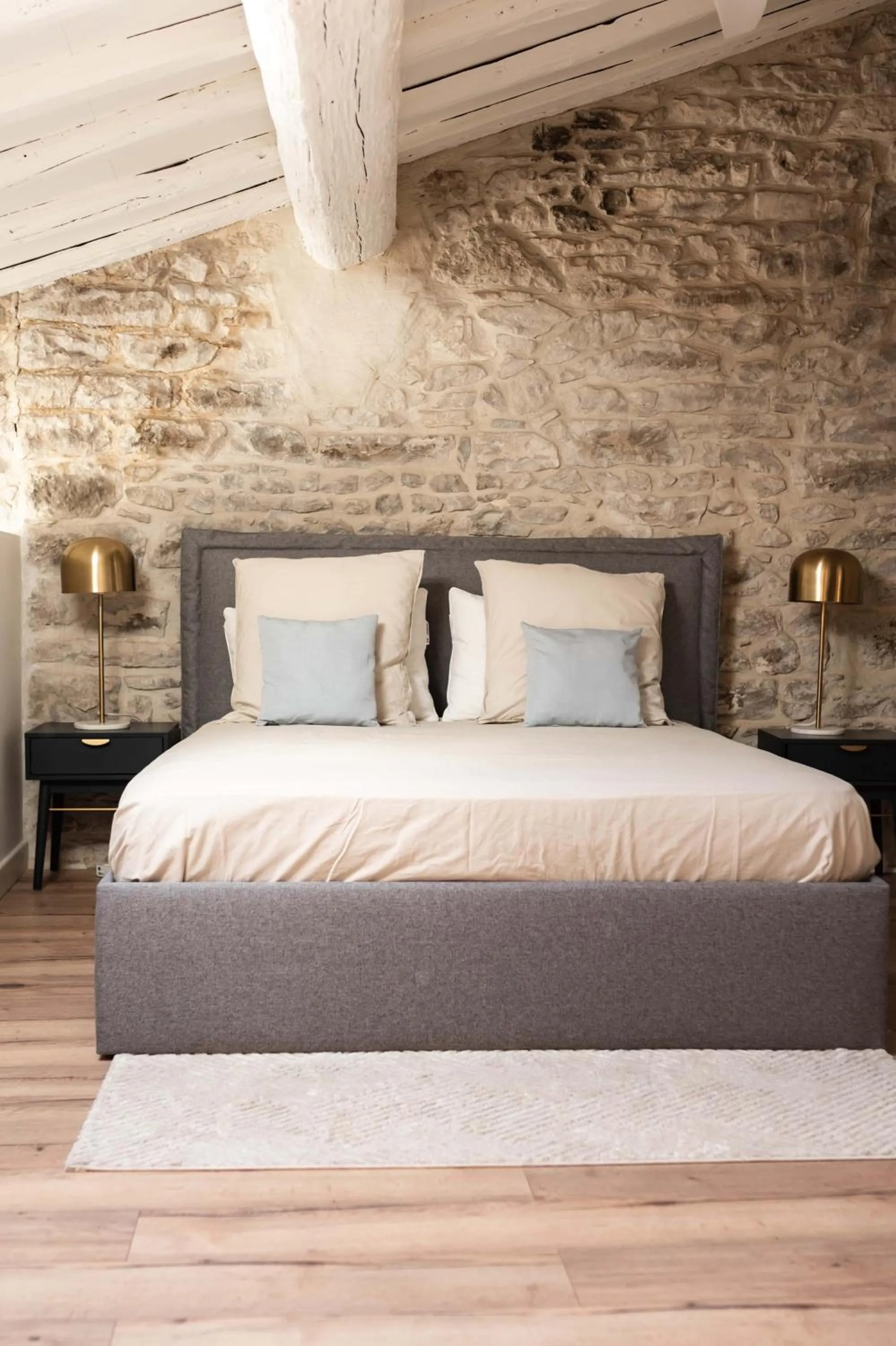 Bed in Duplex à 2 min des arènes et de la maison carrée