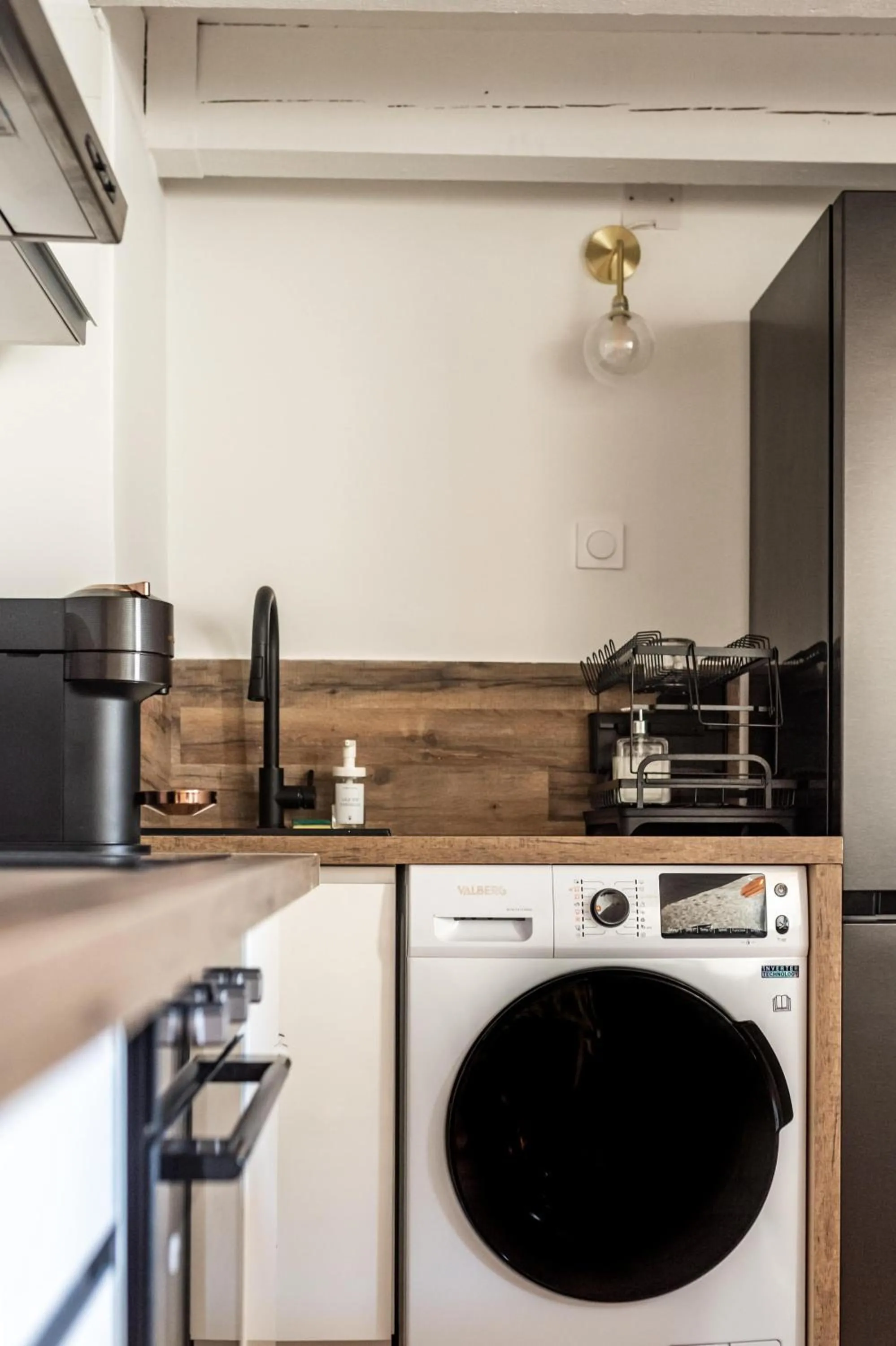 Kitchen or kitchenette in Duplex à 2 min des arènes et de la maison carrée