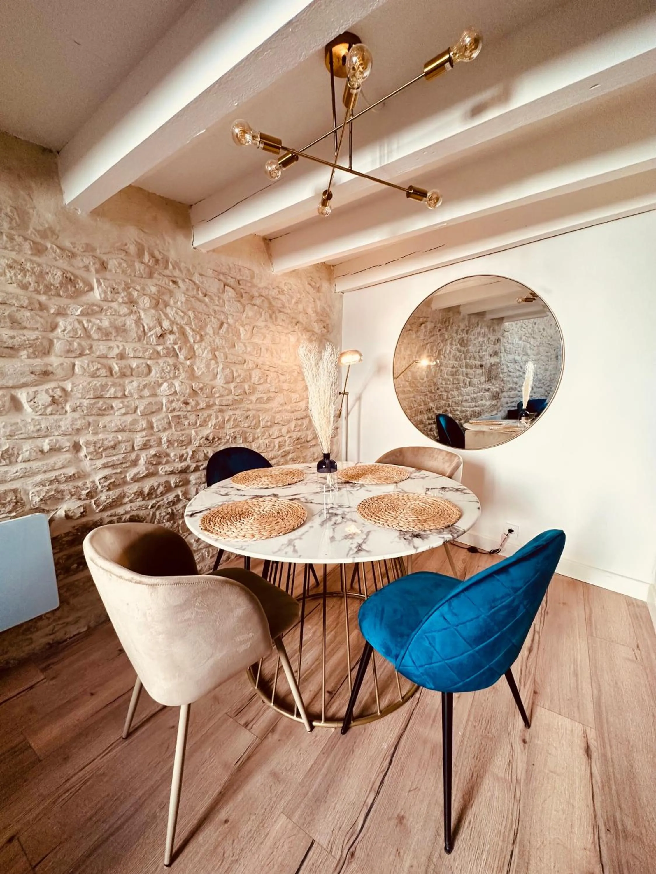 Duplex à 2 min des arènes et de la maison carrée