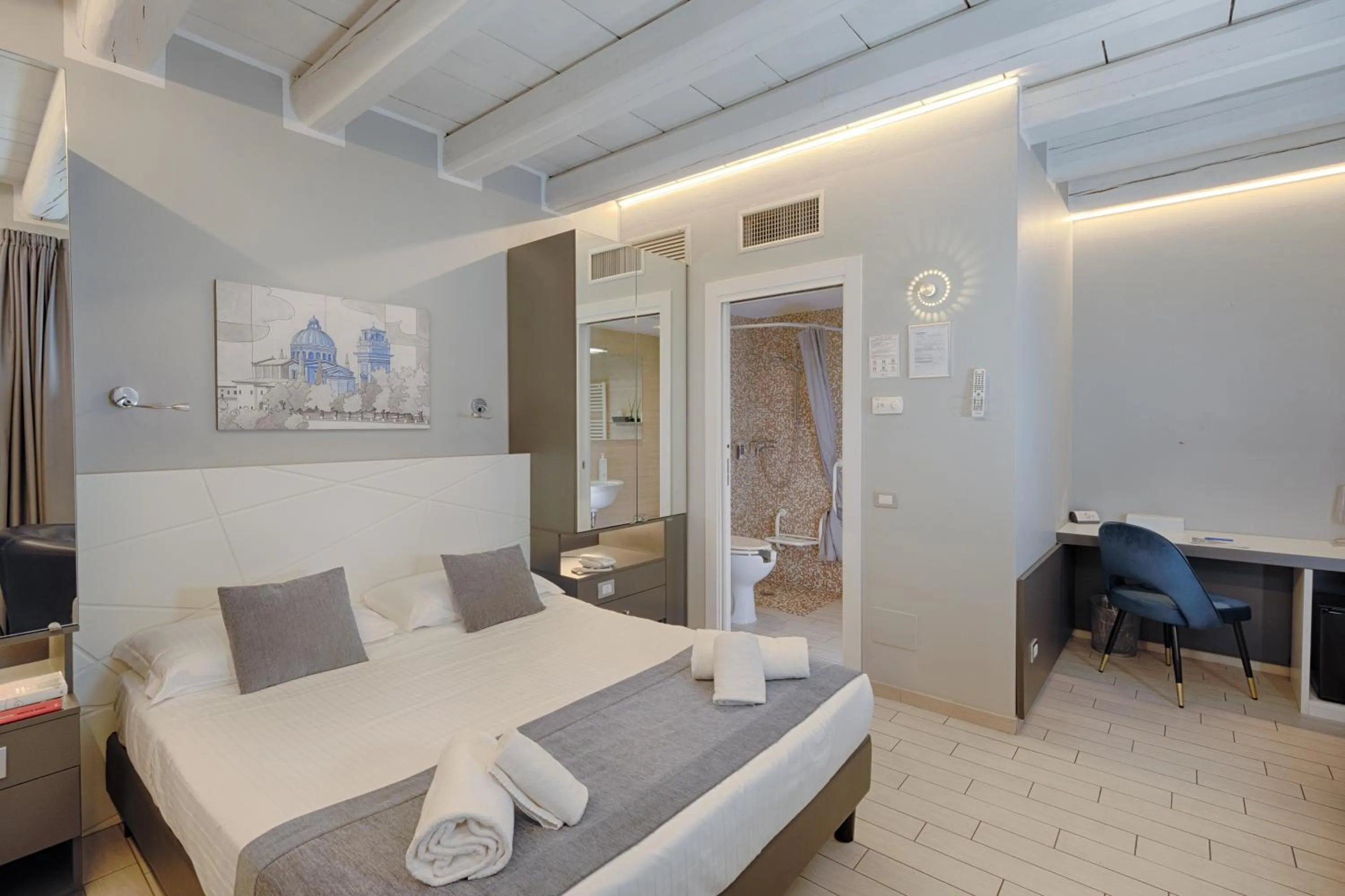 Photo of the whole room, Bed in Hotel Fontana Verona