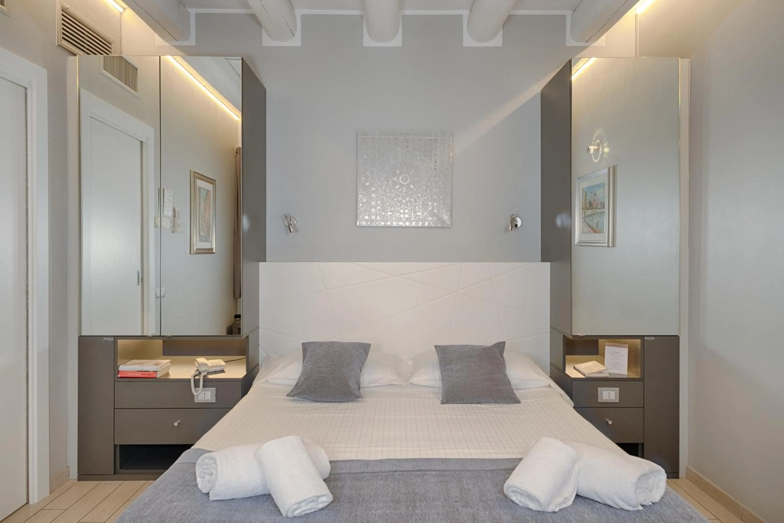 Photo of the whole room, Bed in Hotel Fontana Verona