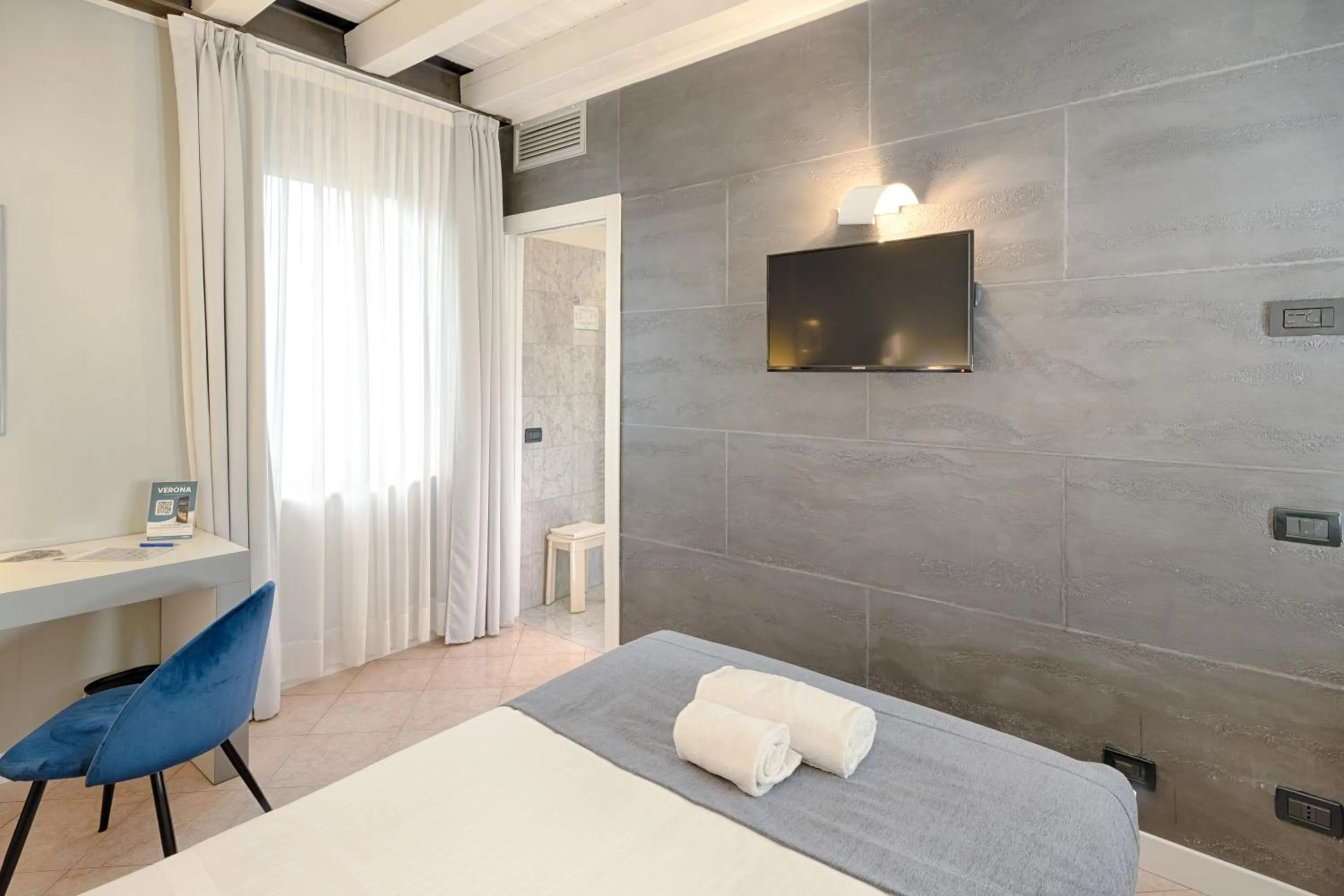 Bedroom, Bed in Hotel Fontana Verona