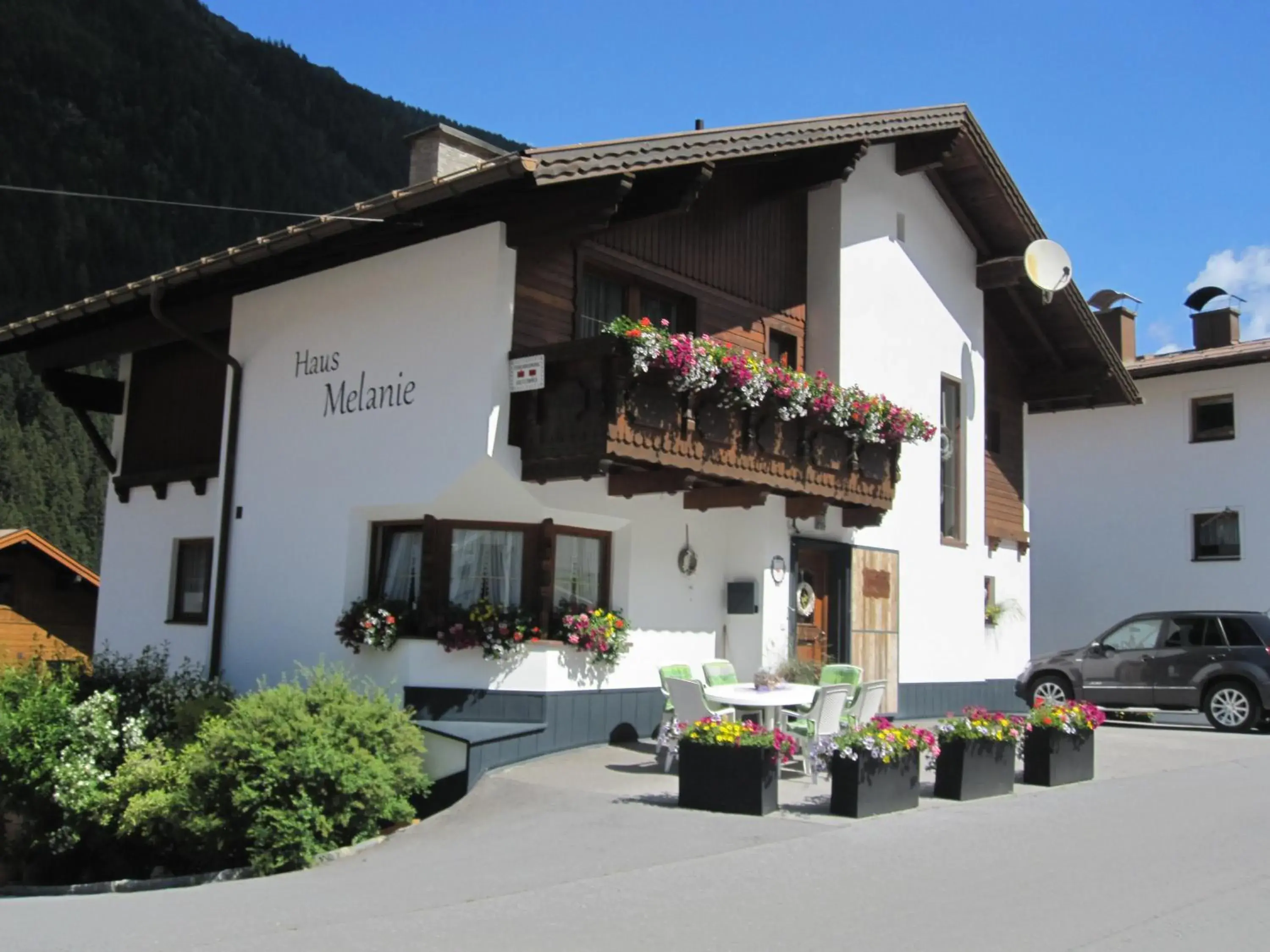 "HAUS MELANIE" inklusive SILVRETTA PREMIUM SUMMERCARD "HAUS MELANIE" inklusive SILVRETTA PREMIUM SUMMERCARD