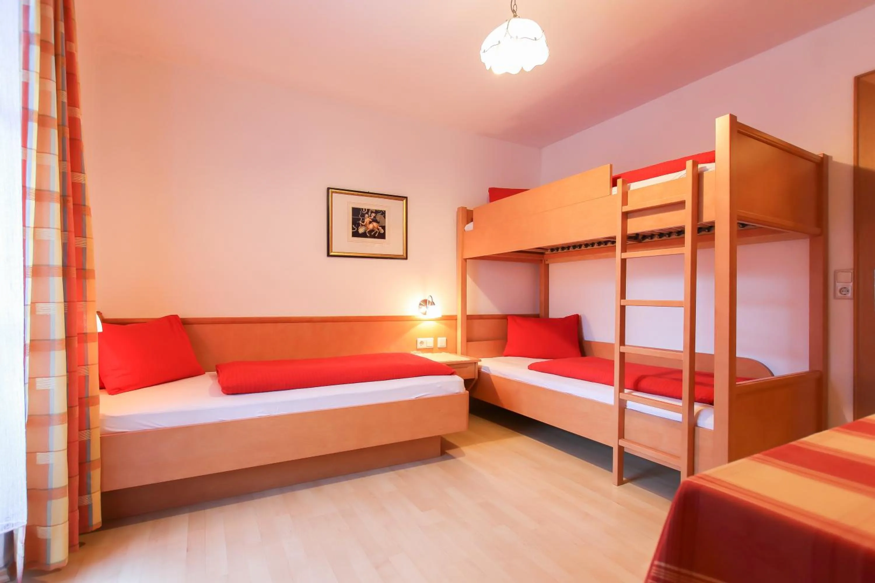 bunk bed, Bed in Landgasthof Seisenbergklamm