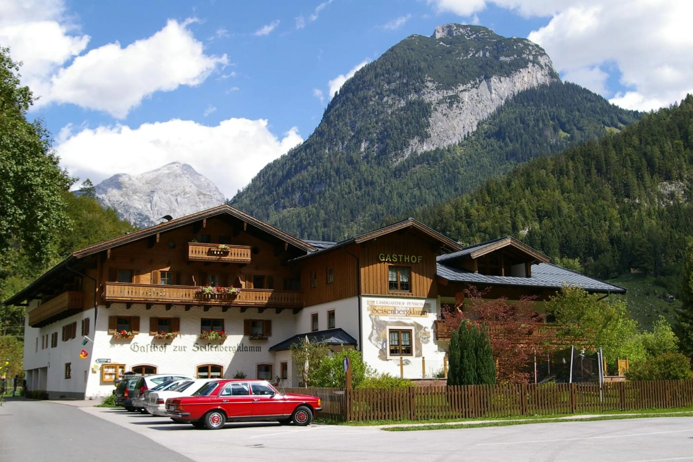 Property building in Landgasthof Seisenbergklamm