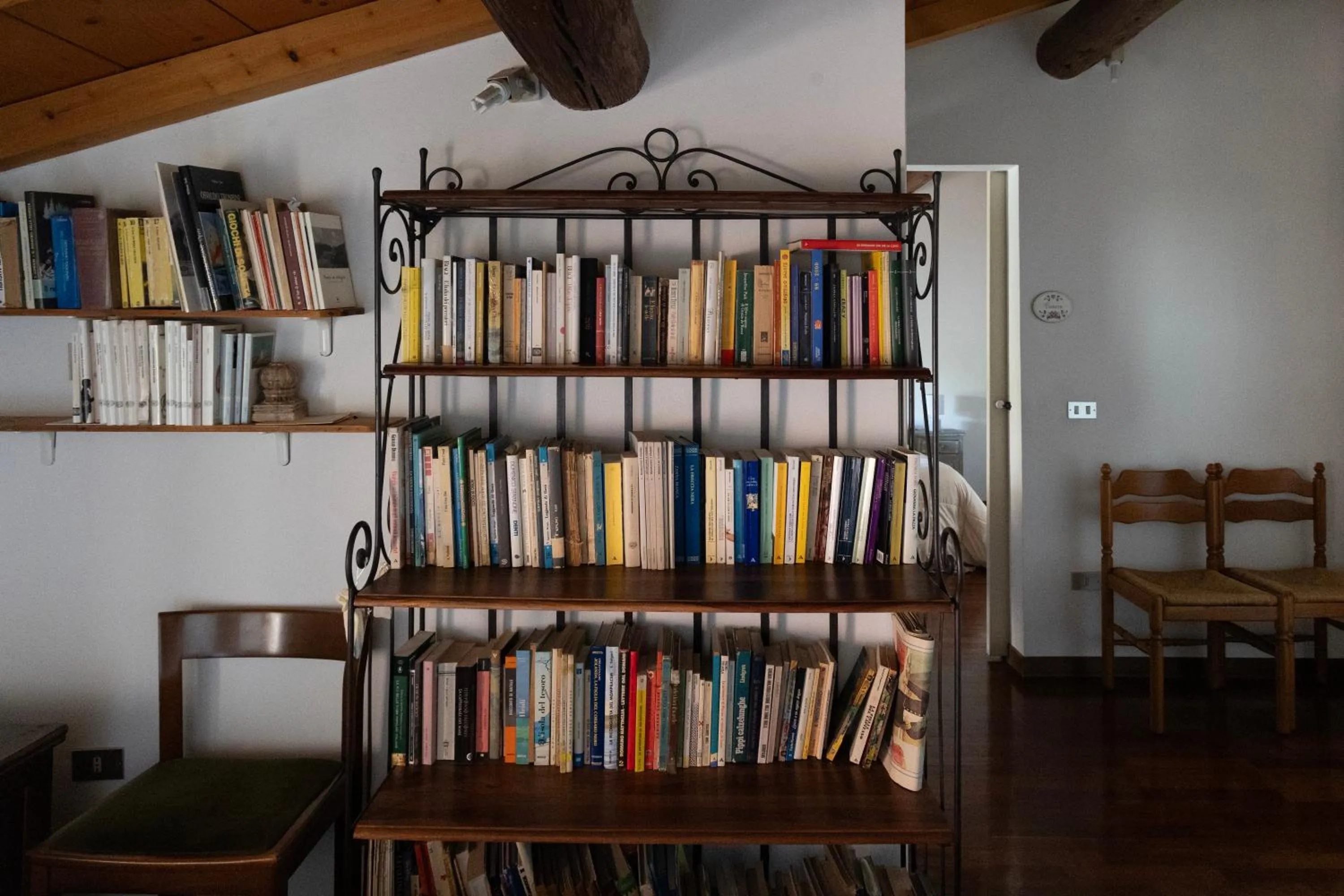 Library in B&B Casanonni Borgo Angeli